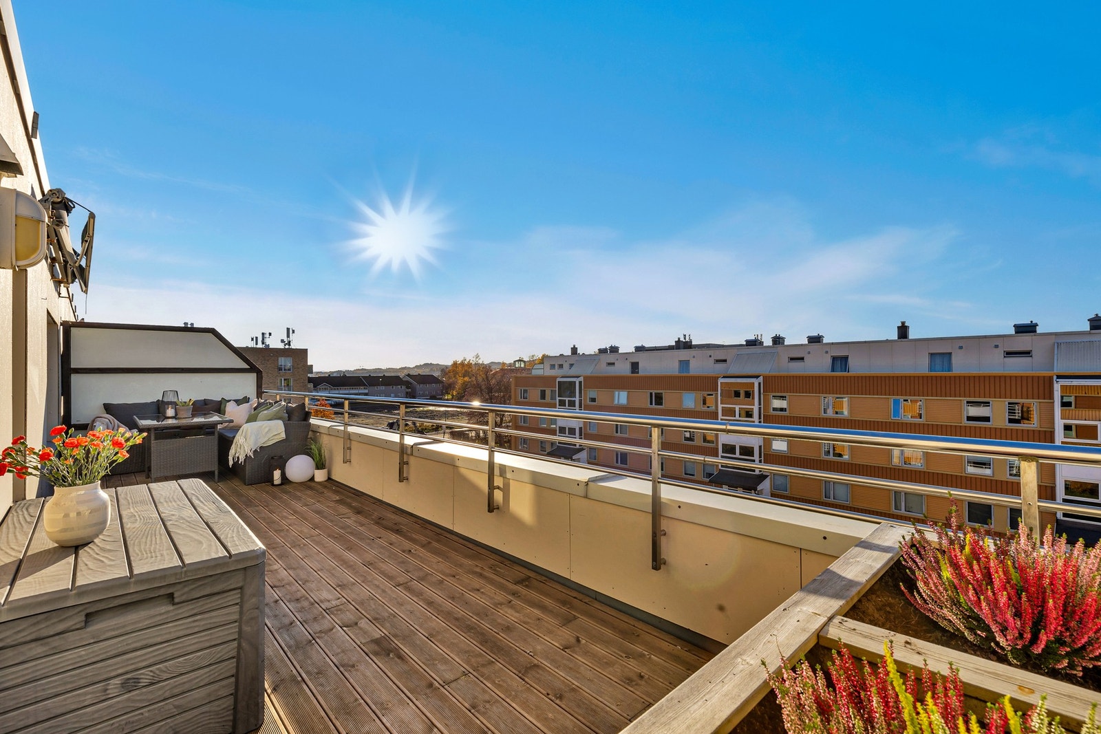 Leiligheten er 55 kvm BRA, men har i tillegg en stor takterrasse på 19 kvm. Galleribilde