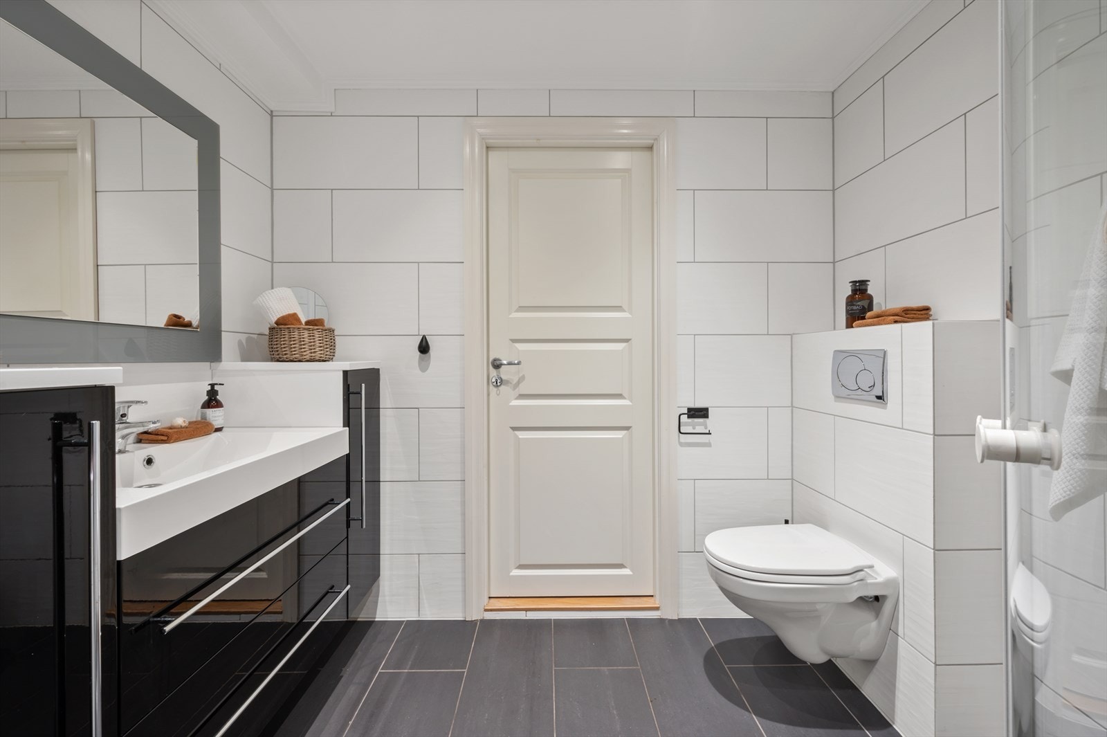 - Badet har varmekabler i gulv - Galleribilde
