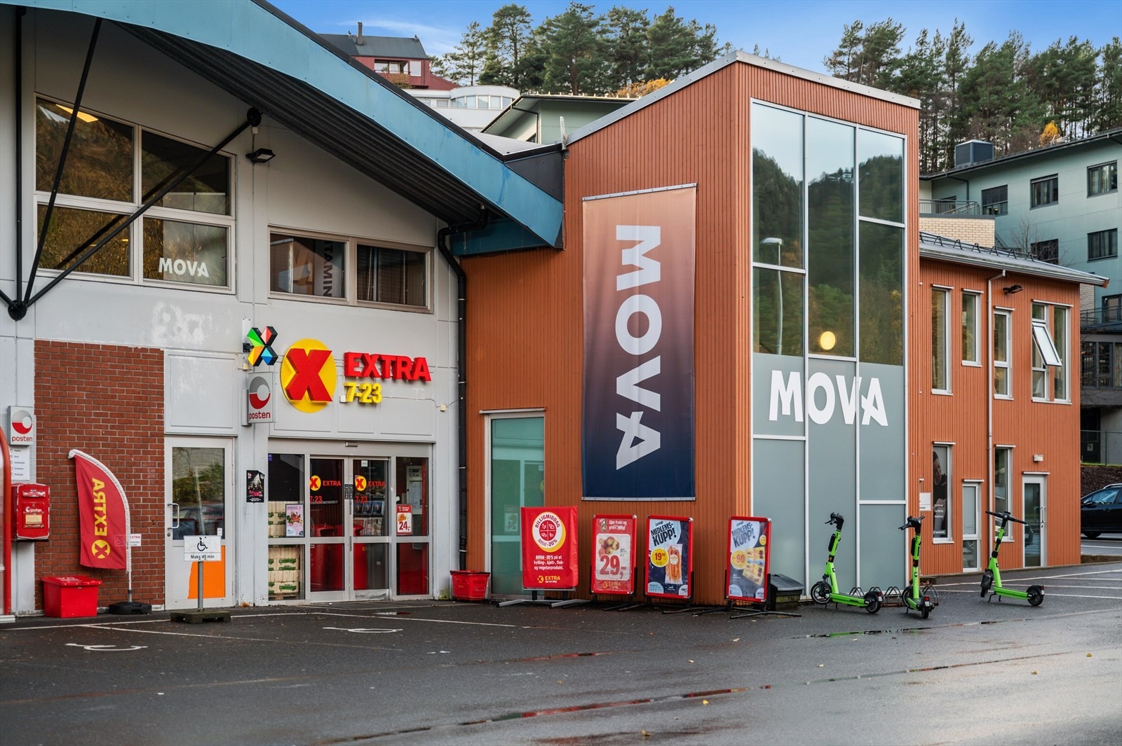 - Dagligvare og treningssenter like ved leiligheten - Galleribilde