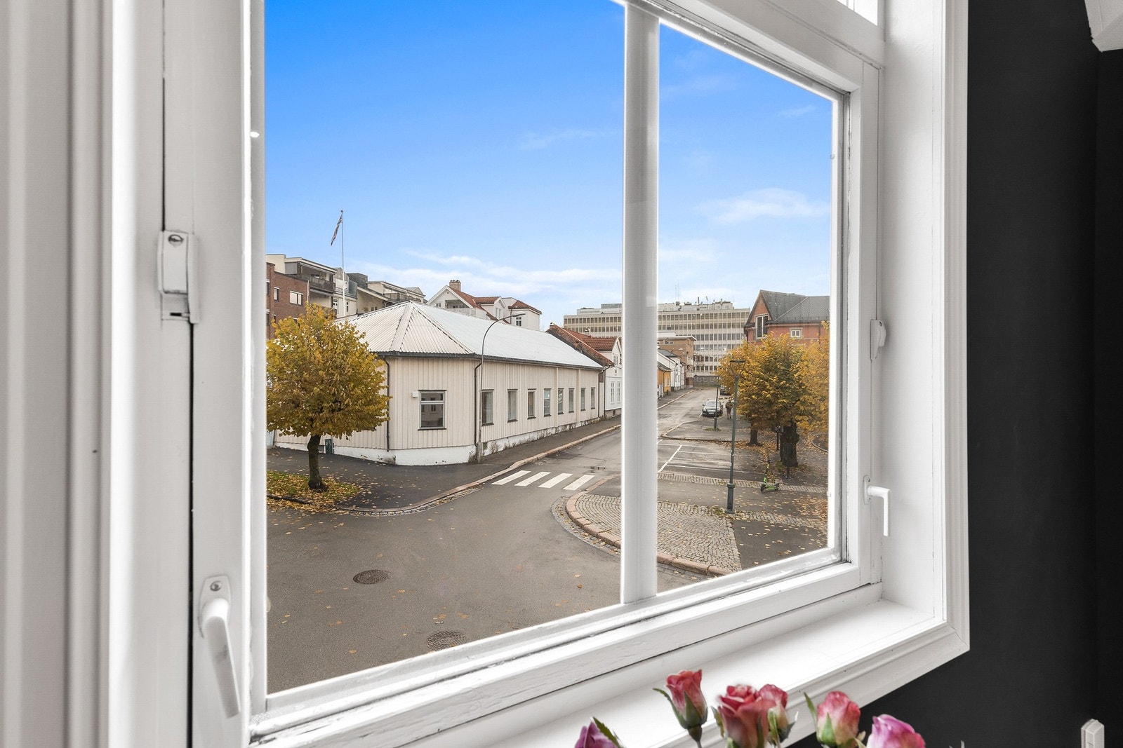 Hyggelig utsyn fra soverom Galleribilde