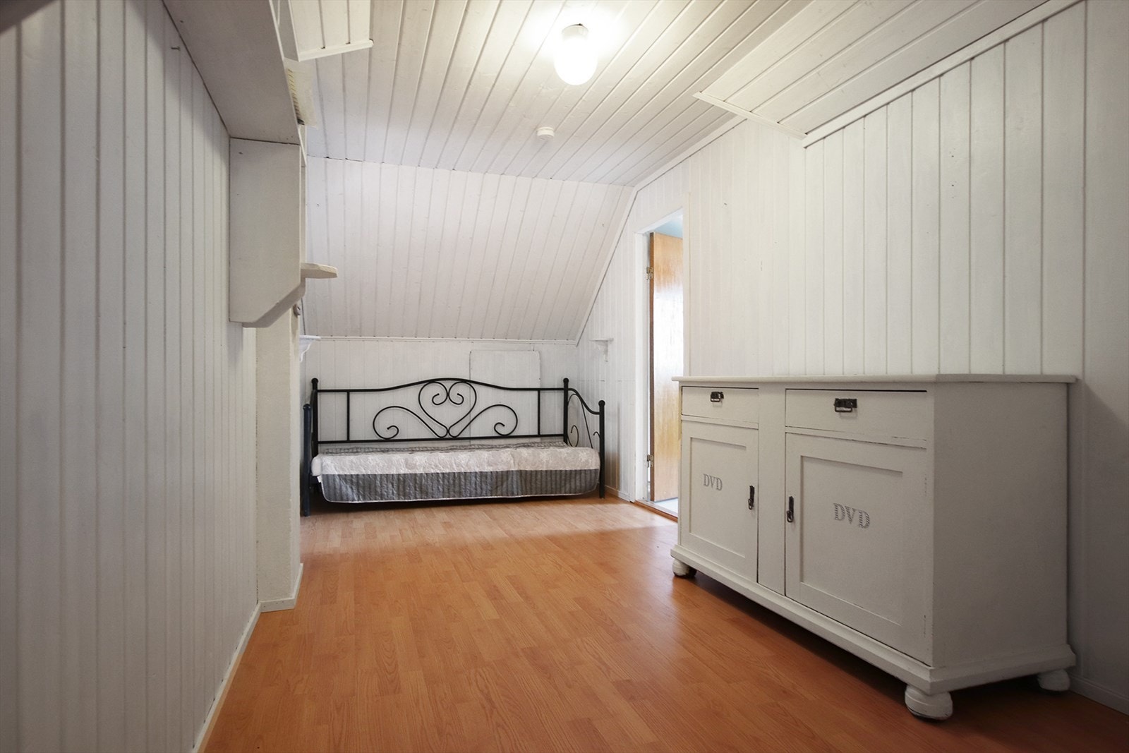 Gangen oppe har god plass til skapinrnedning. Galleribilde