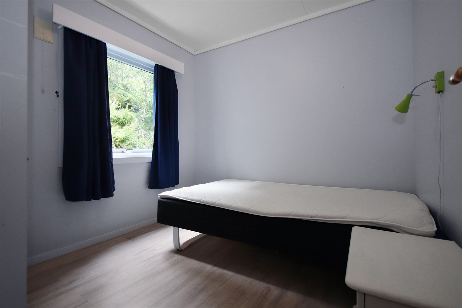 Huset inneholder 4 soverom. Dette ligger i hovedetasjen. Galleribilde