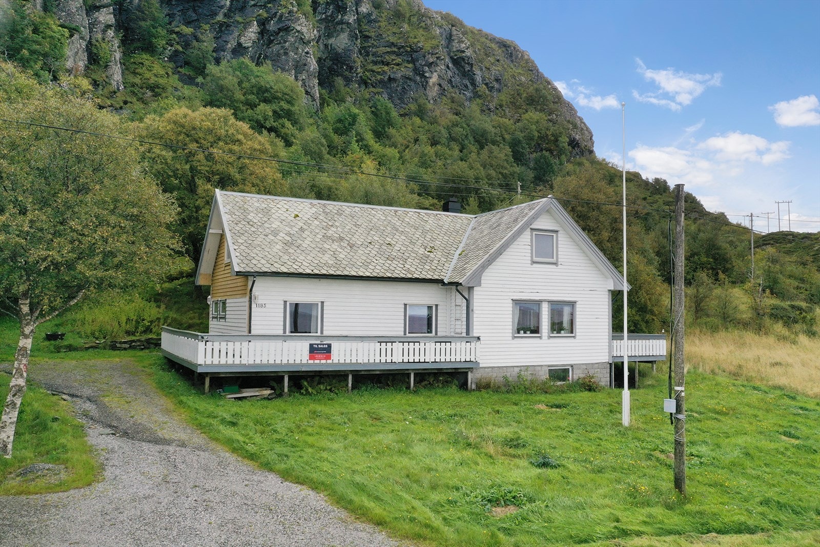 Eiendendommen er ett konsesjonspliktig småbruk med enebolig oppført rundt år 1920. Galleribilde