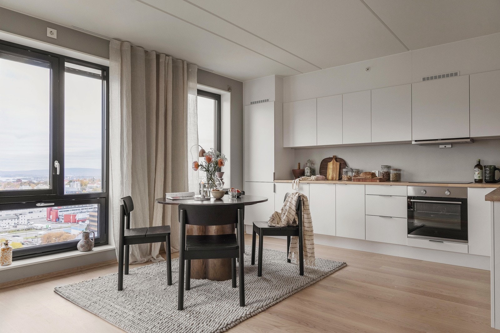 Det er separat spisekjøkken. Galleribilde