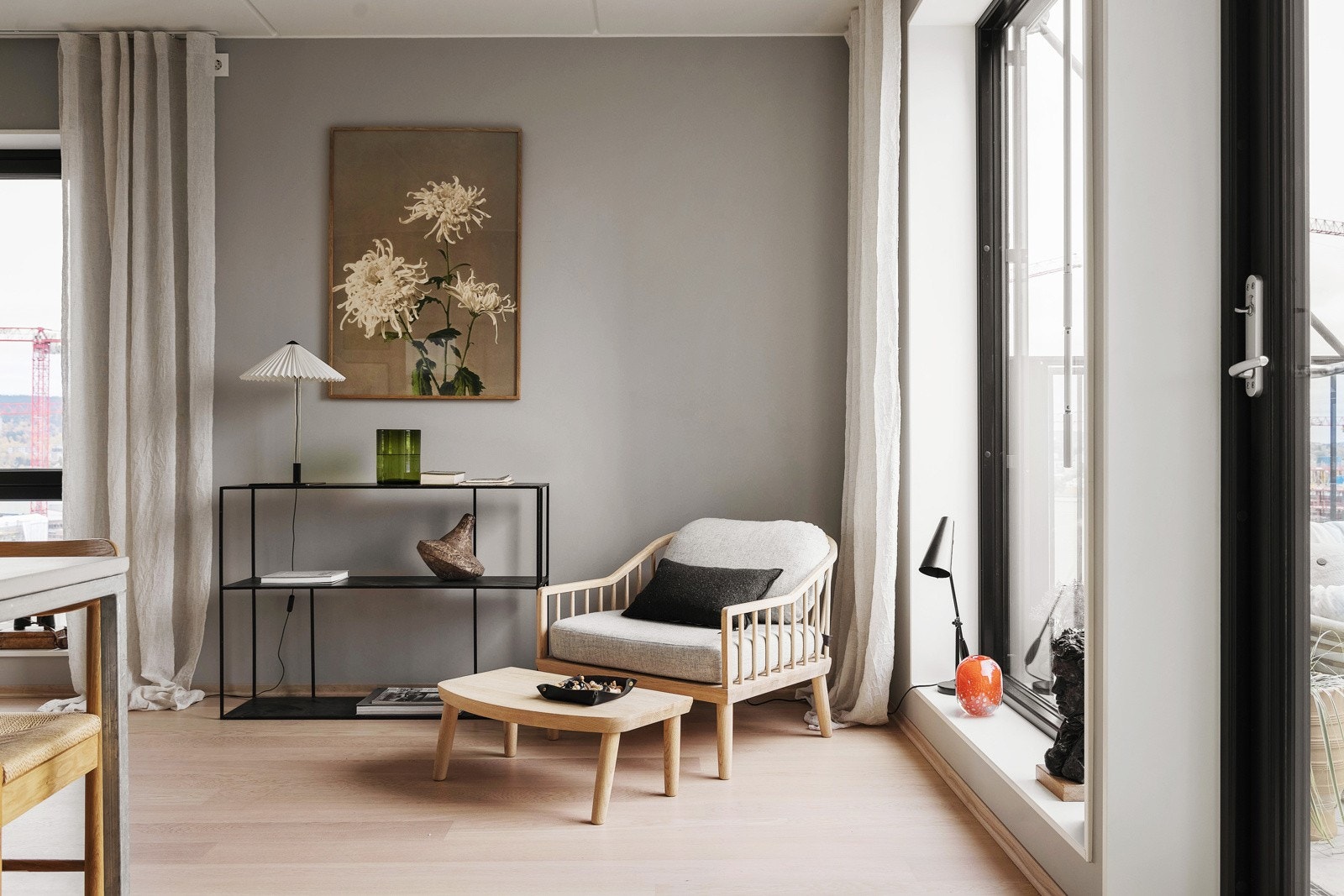 Leiligheten med malt i delikat farge og har flott 1-stavs parkett på gulv. Galleribilde