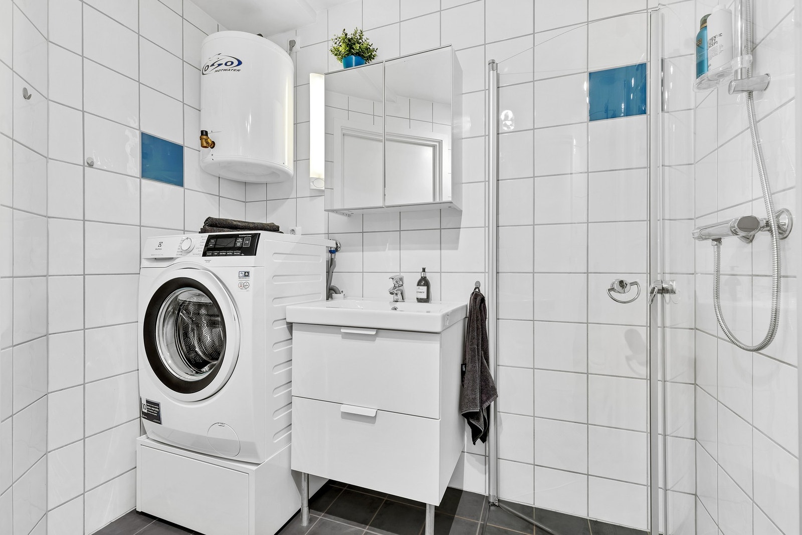 Kran og avløp for vaskemaskin. Galleribilde