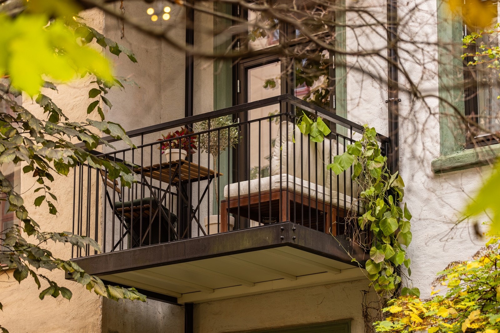 Balkongen sett fra bakgård. Galleribilde