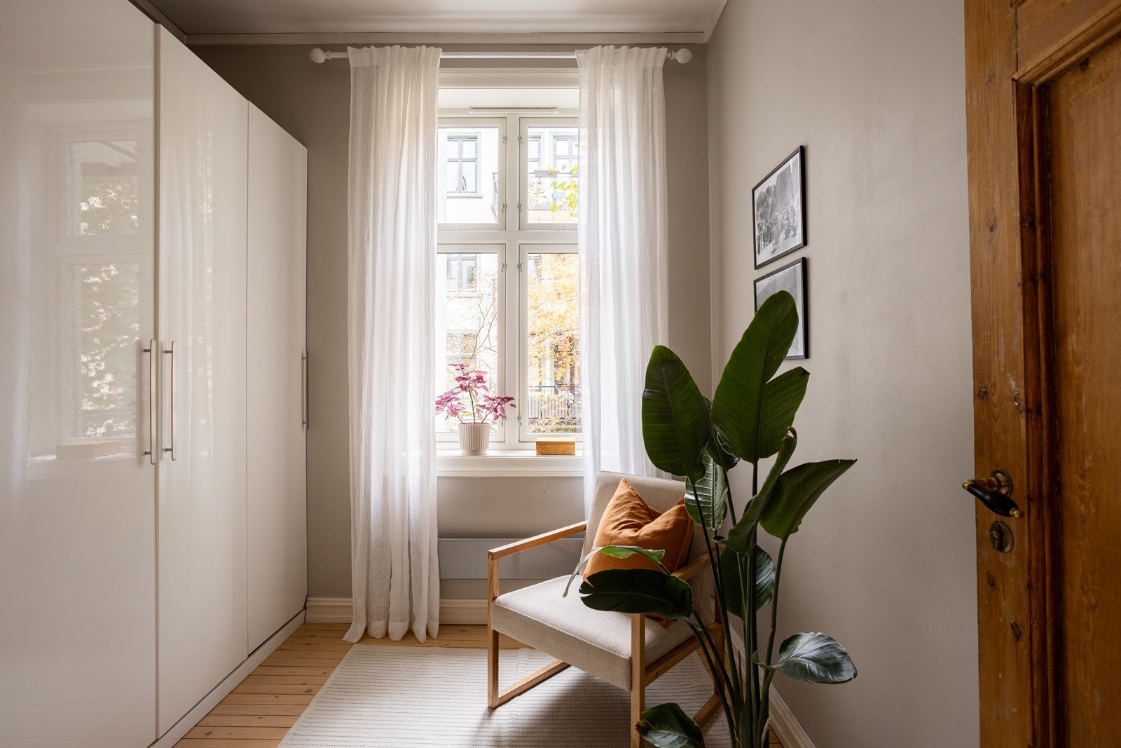 Soverommet har en god størrelse som åpner opp for ulike bruks- og møbleringsmuligheter. Galleribilde