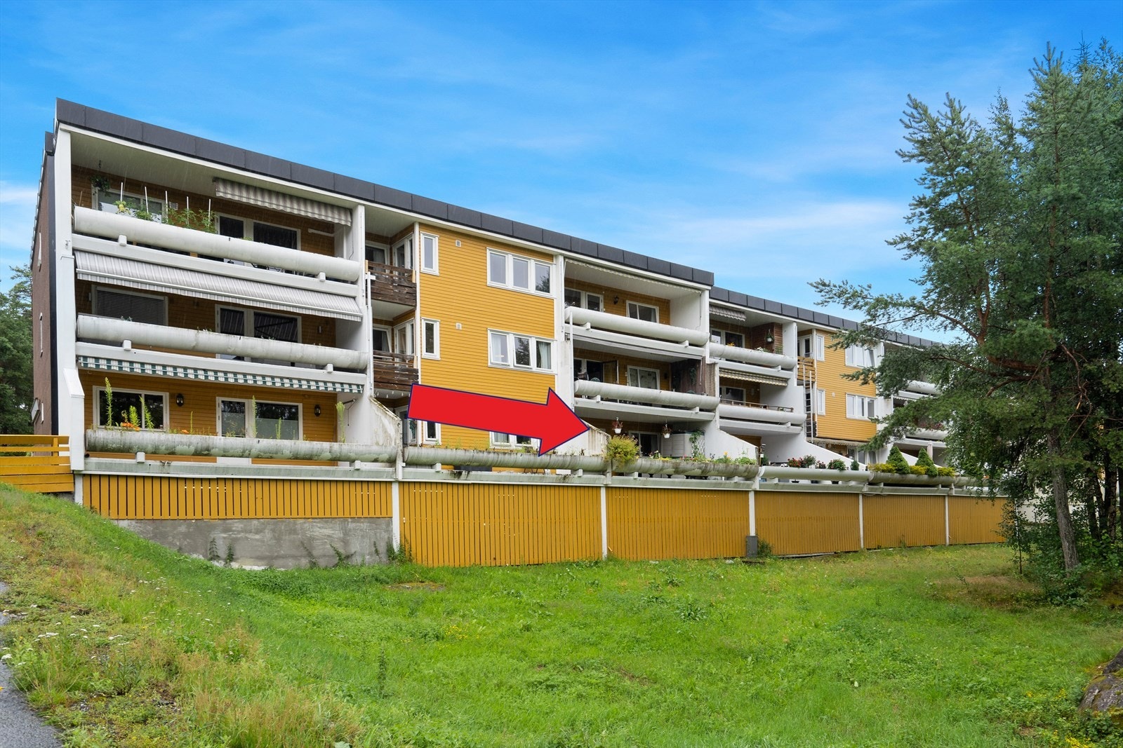 Velkommen til Kantarellstien 56, en praktisk leilighet i 1. etasje med ekstra stor veranda! Galleribilde