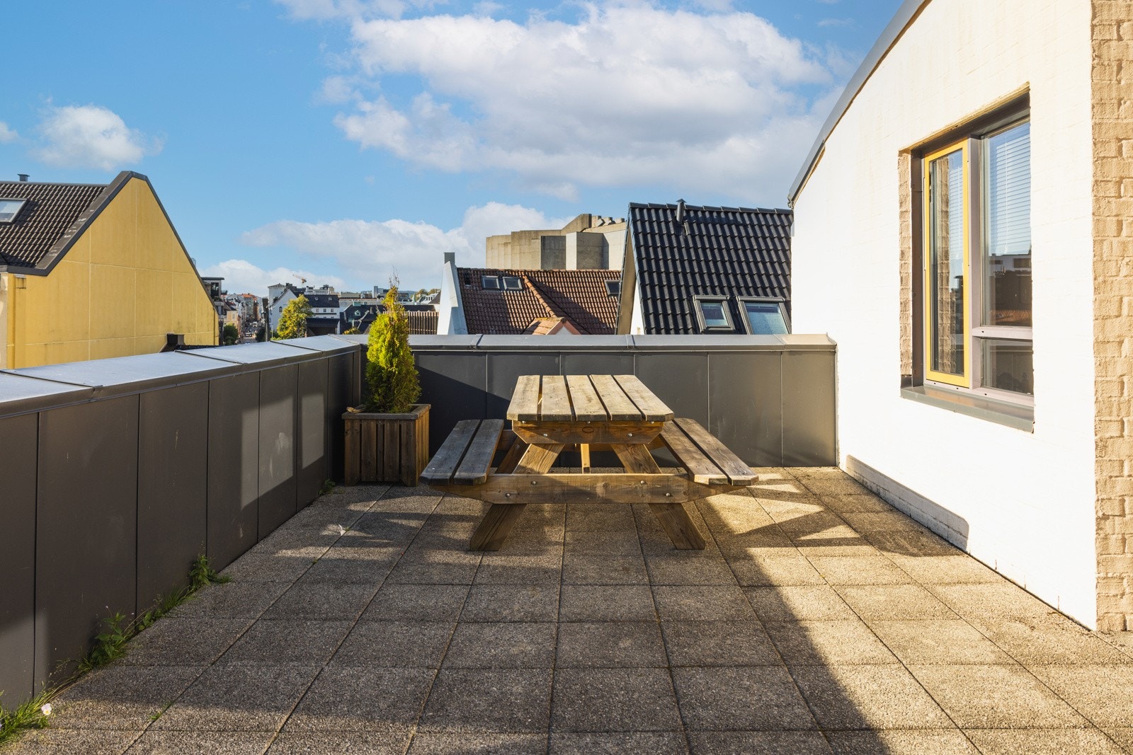 Beboerne i borettslaget har tilgang til takterrasse med gassgrill i Daniel Hansens gate 5 A. Galleribilde