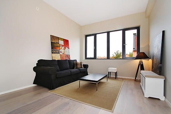 Boligen har i tillegg en romslig innvendig bod som kan brukes som kontor. Galleribilde