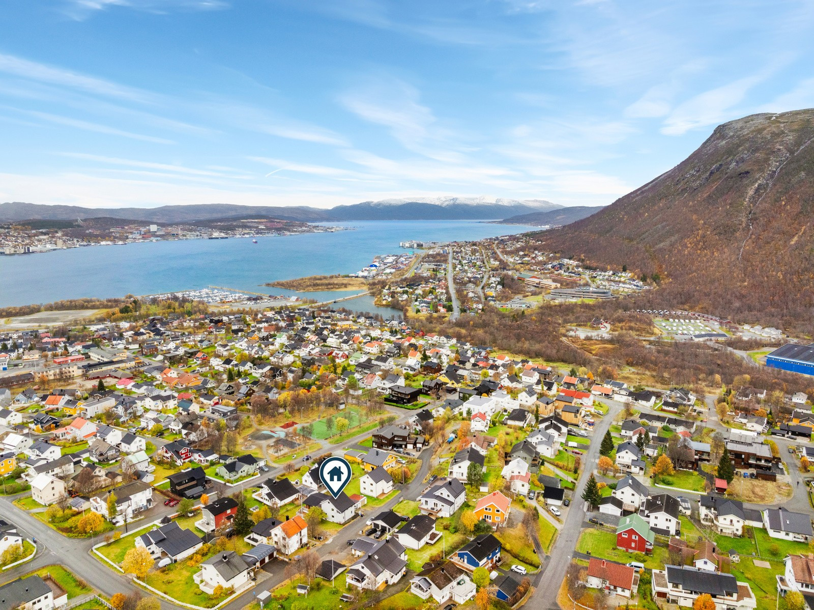 Tromstun skole, Tromsdalen vgs og TUIL Arenas plassering i forhold til boligen.