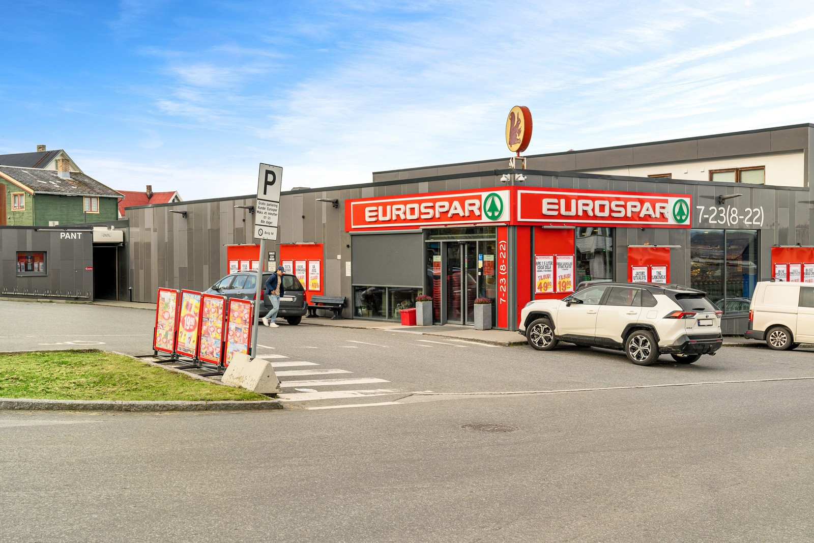 Eurospar Tromsdalen ligger 5 min gange unna.