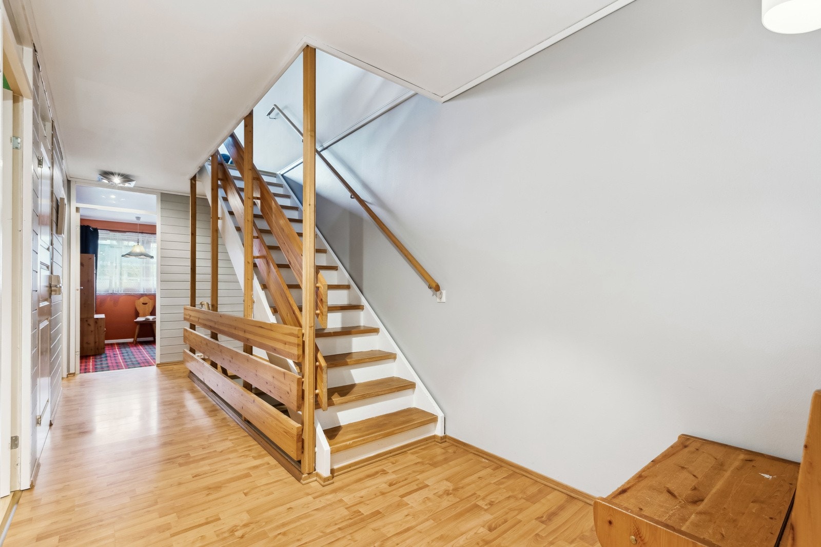 Fra entrèn kommer du inn til en større gang med tilknytning til bad og alle soverom. Galleribilde