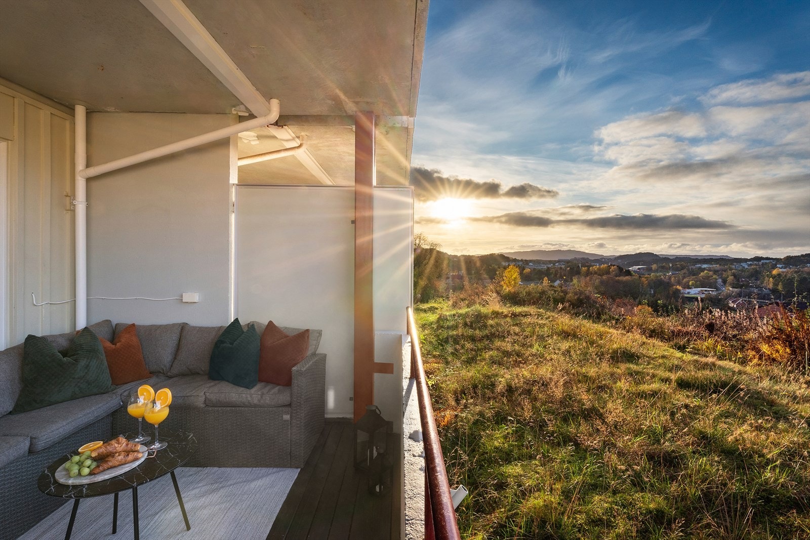 - Selger opplyser at ettermiddagssolen kan nytes her fra ca. kl. 16-22 midtsommers! - Galleribilde