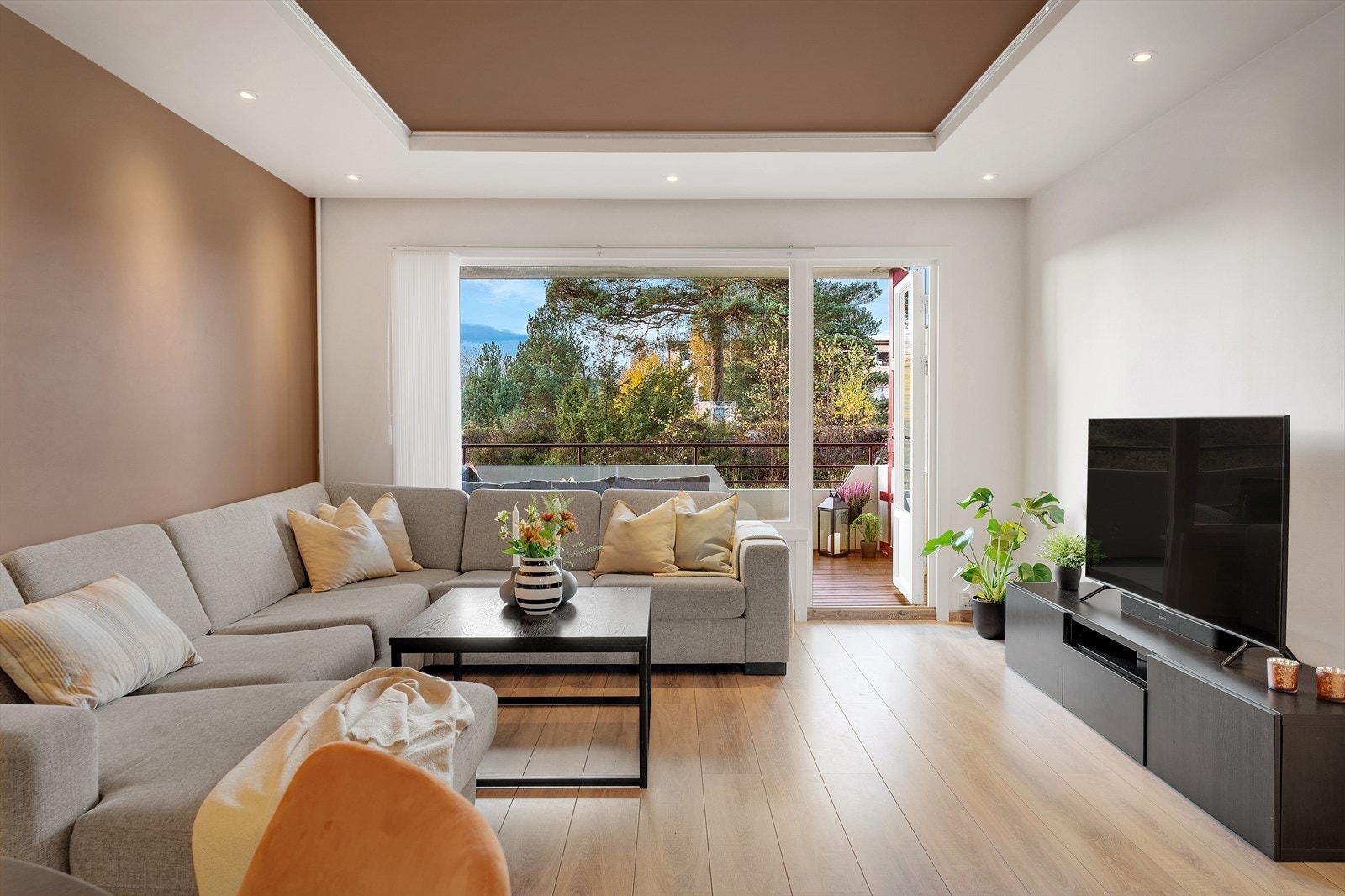 - Innvendig holder leiligheten en gjennomgående god og innflytningsklar standard - Galleribilde