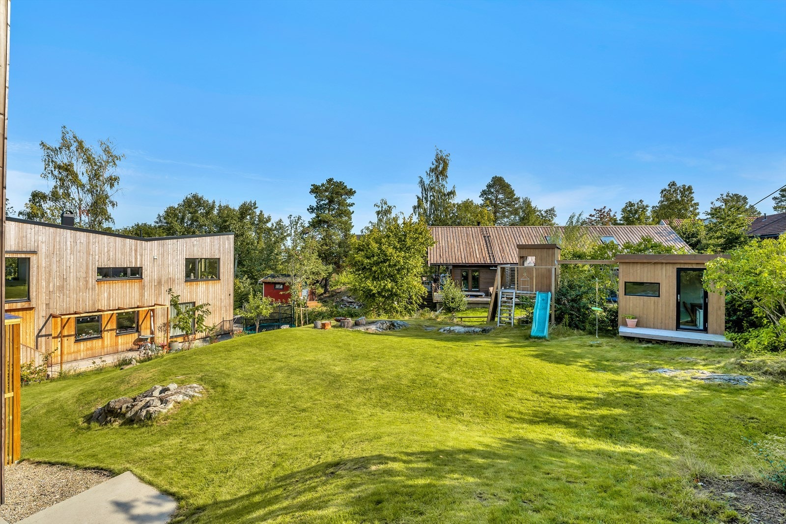 Boligen grenser mot andre barnefamilier Galleribilde