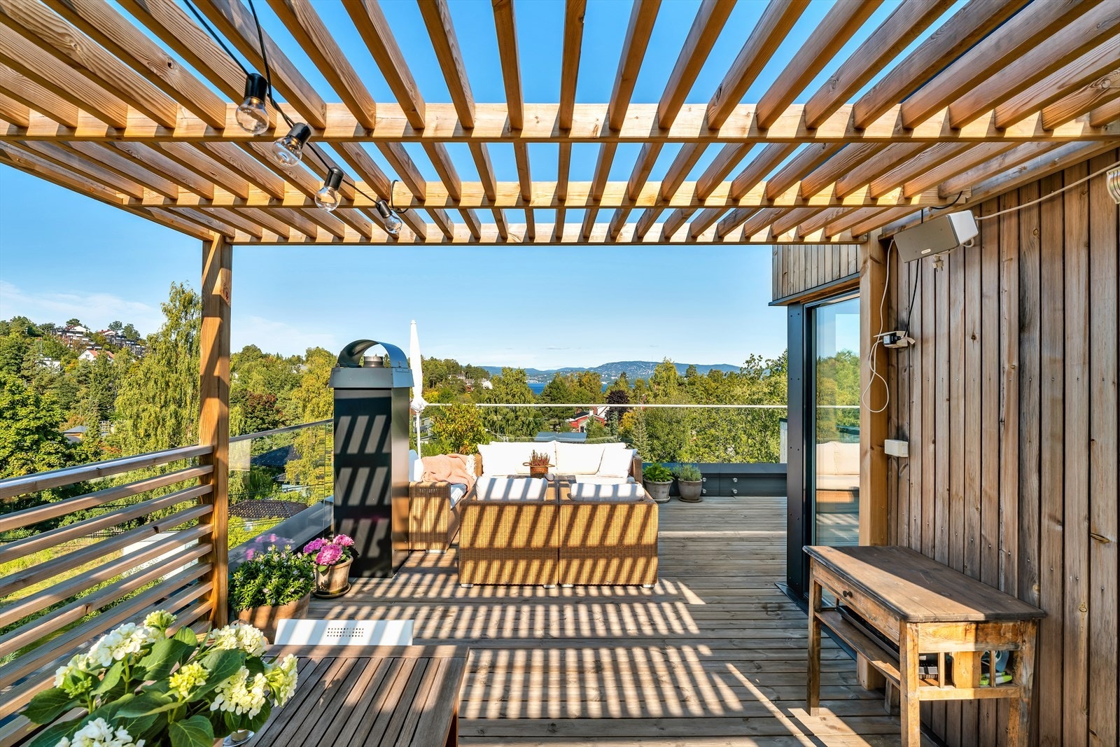 Vidstrakt utsikt fra takterrassen Galleribilde