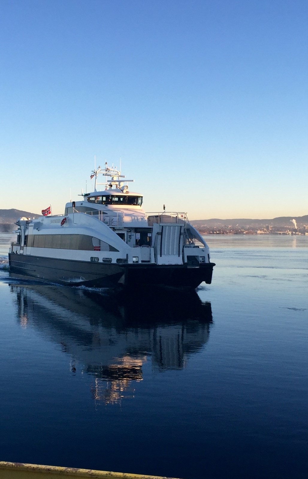 På båten til Aker Brygge kan du ta en kaffe og svele, høre på musikk og slappe av. Ingen rushtrafikk, ingen kø som blir et lite pustehull i hverdagen Galleribilde