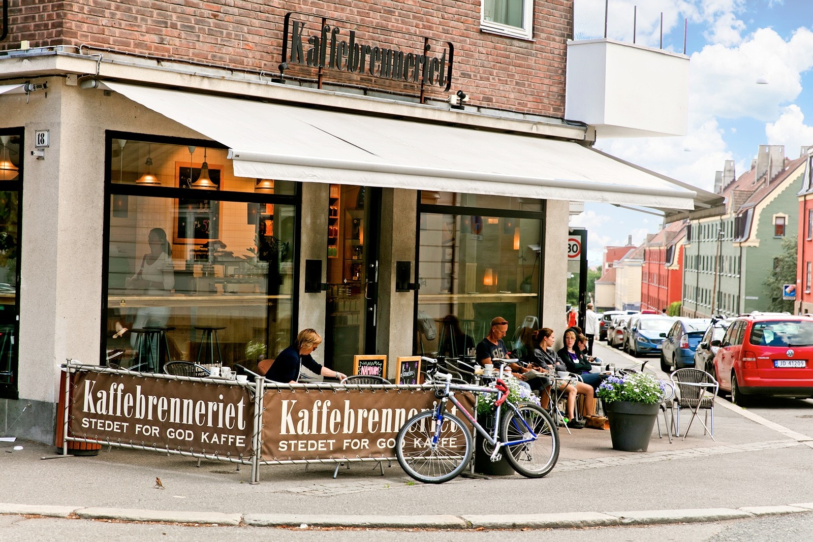 Kaffebrenneriet er rett opp gata. Like ved er også bakeriet Mjøl, som er skummelt å gå forbi med lavt blodsukker. Galleribilde