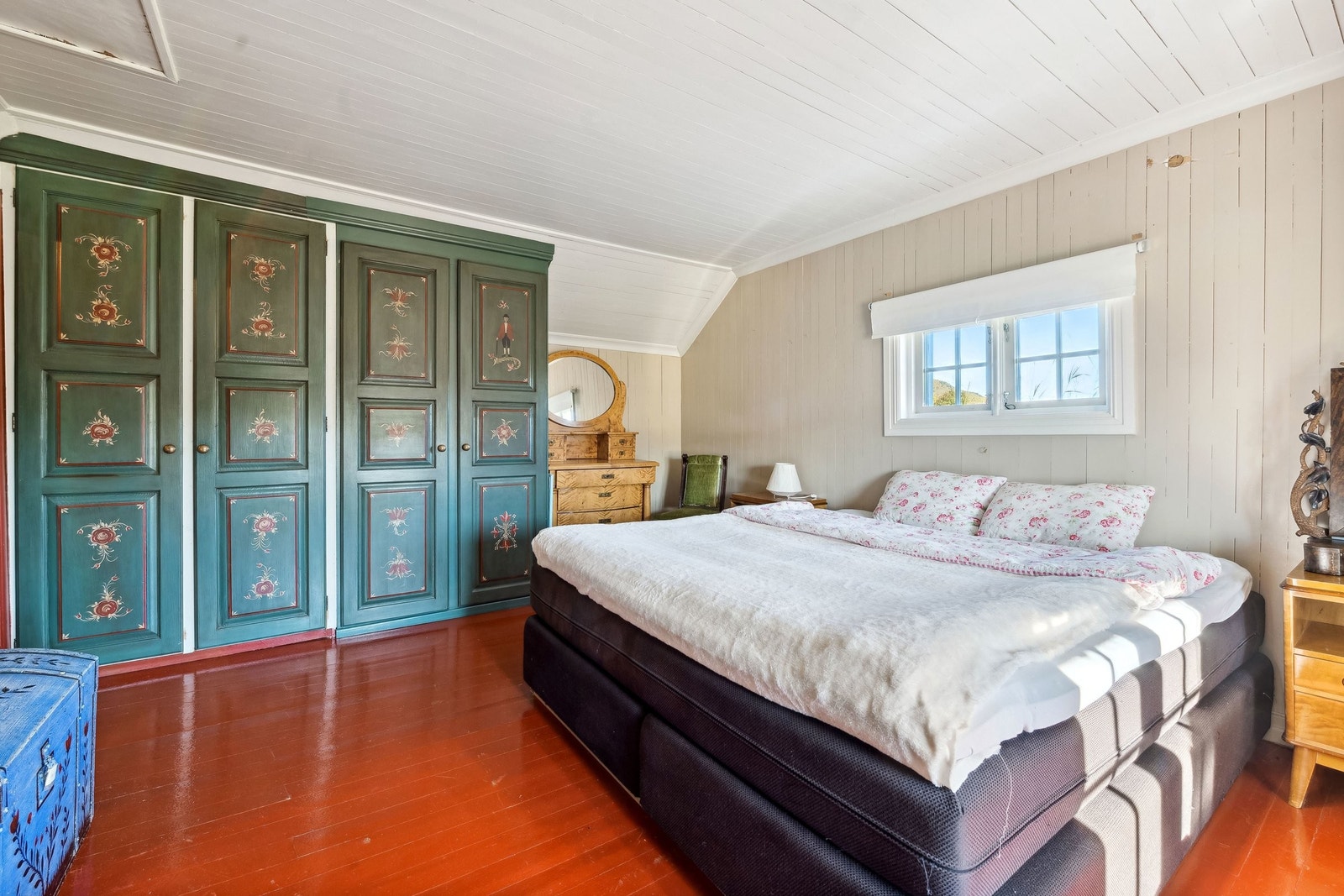 Hoved soverommet. Det kan gjøres om til 2 stk sov om det er ønskelig Galleribilde