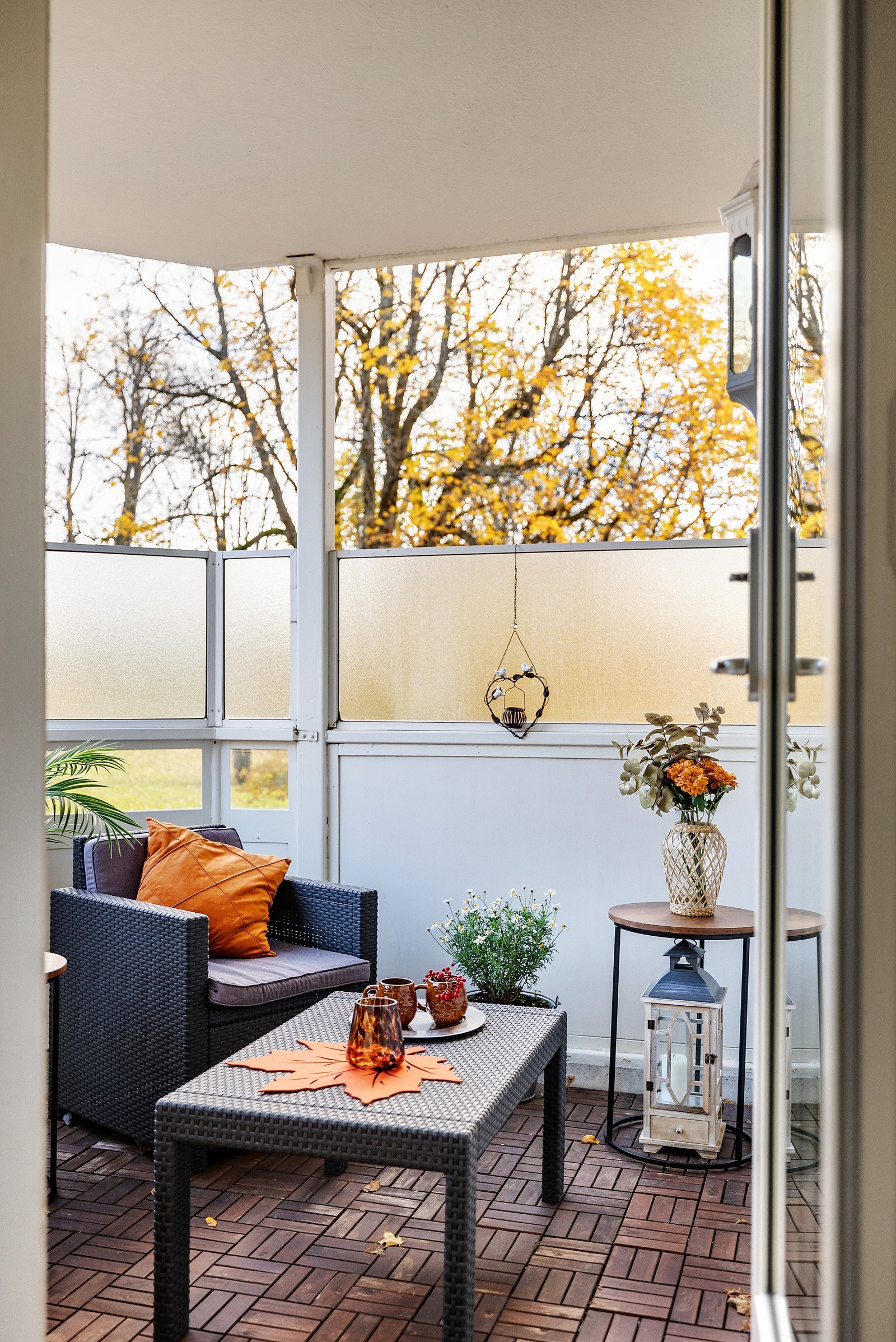 Fra spiseplassen er det direkte utgang til balkongen. Galleribilde