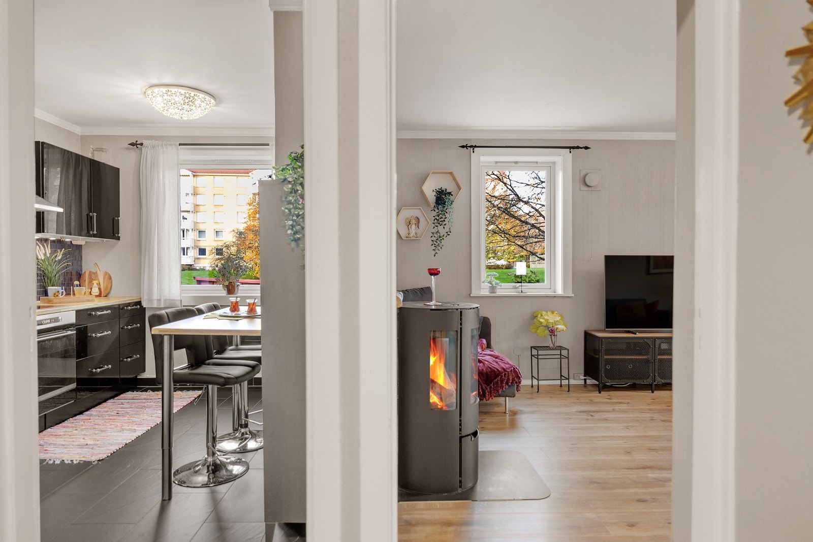 Ved stuen finner man kjøkkenet. Galleribilde