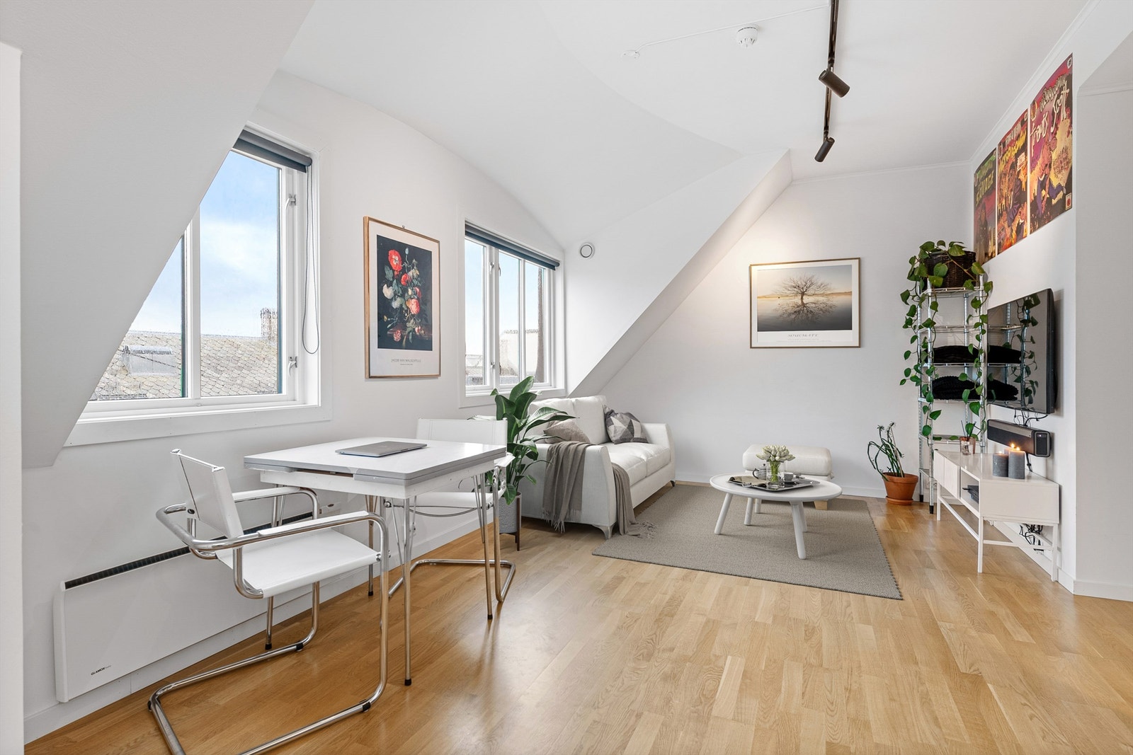 Det er listefritt i tak og parkett på gulvet (digital styling) Galleribilde