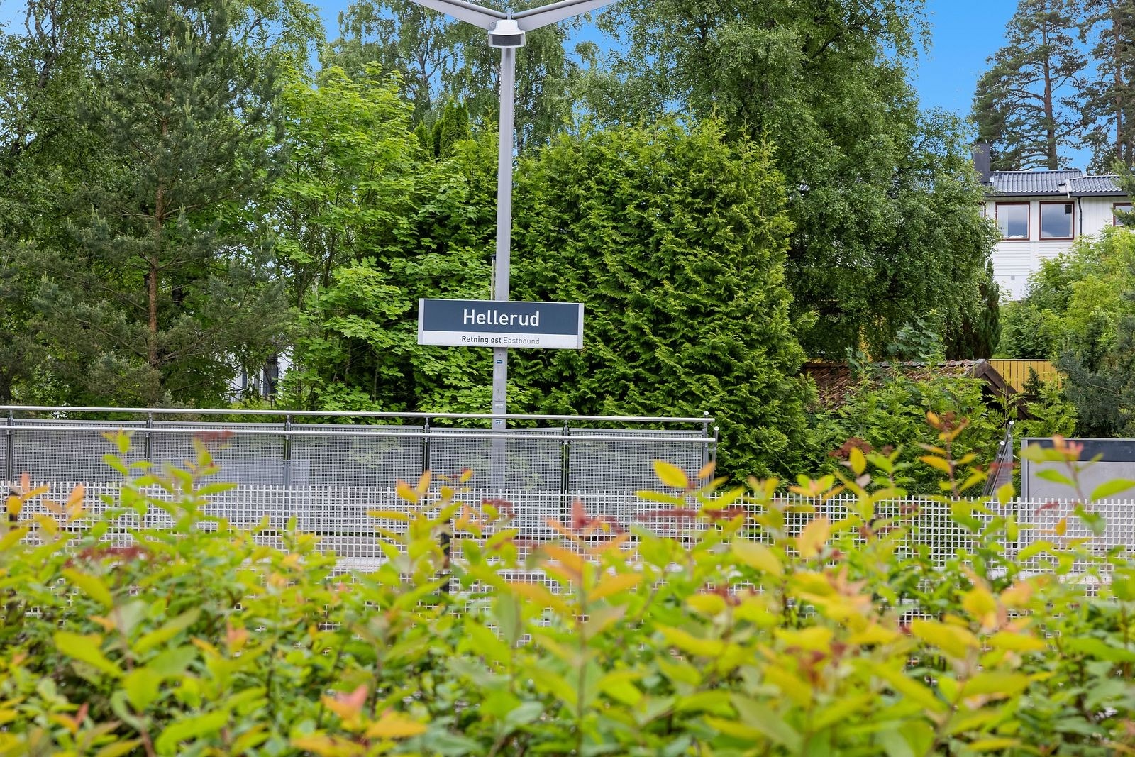 Kort gange til Hellerud t-banestasjon Galleribilde