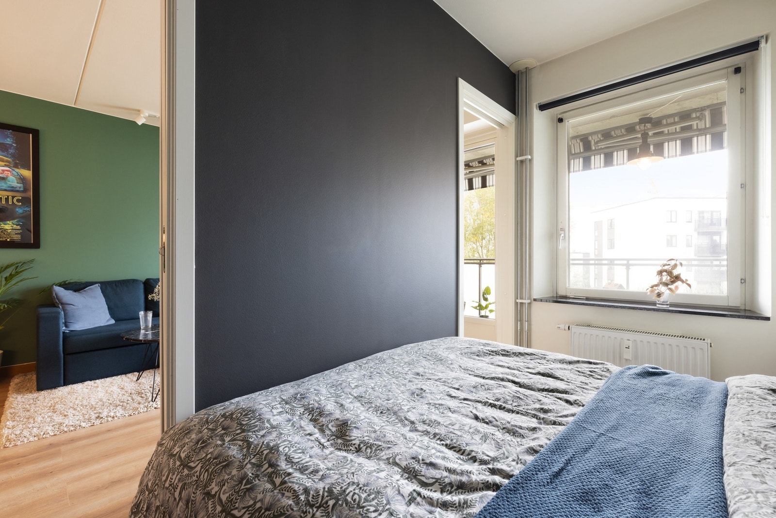 Rommet er vendt ut mot egen balkong så her er alt lagt til rette for en god natt med søvn. Galleribilde