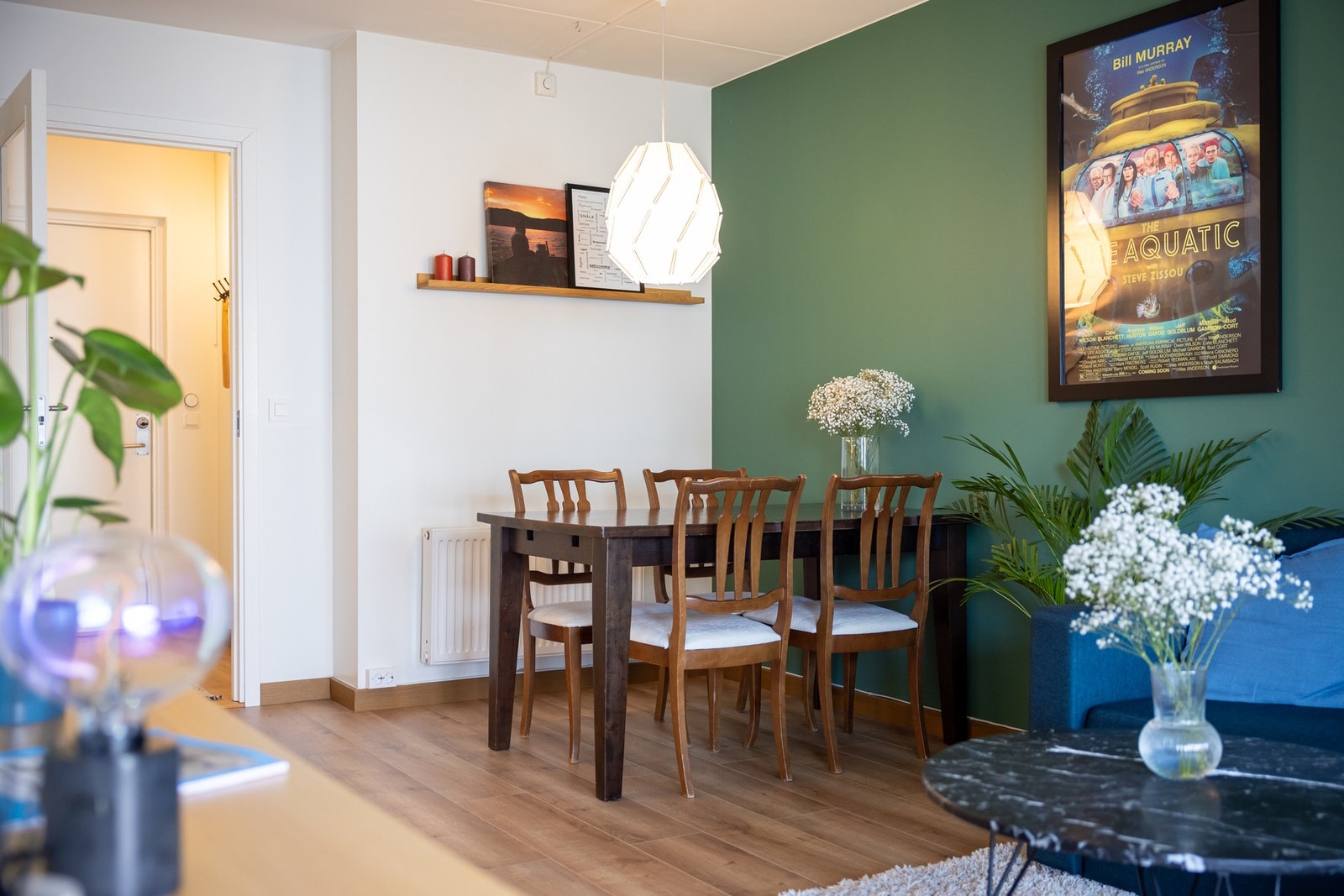 Inviter venner og familie til hyggelige sammenkomster. Galleribilde