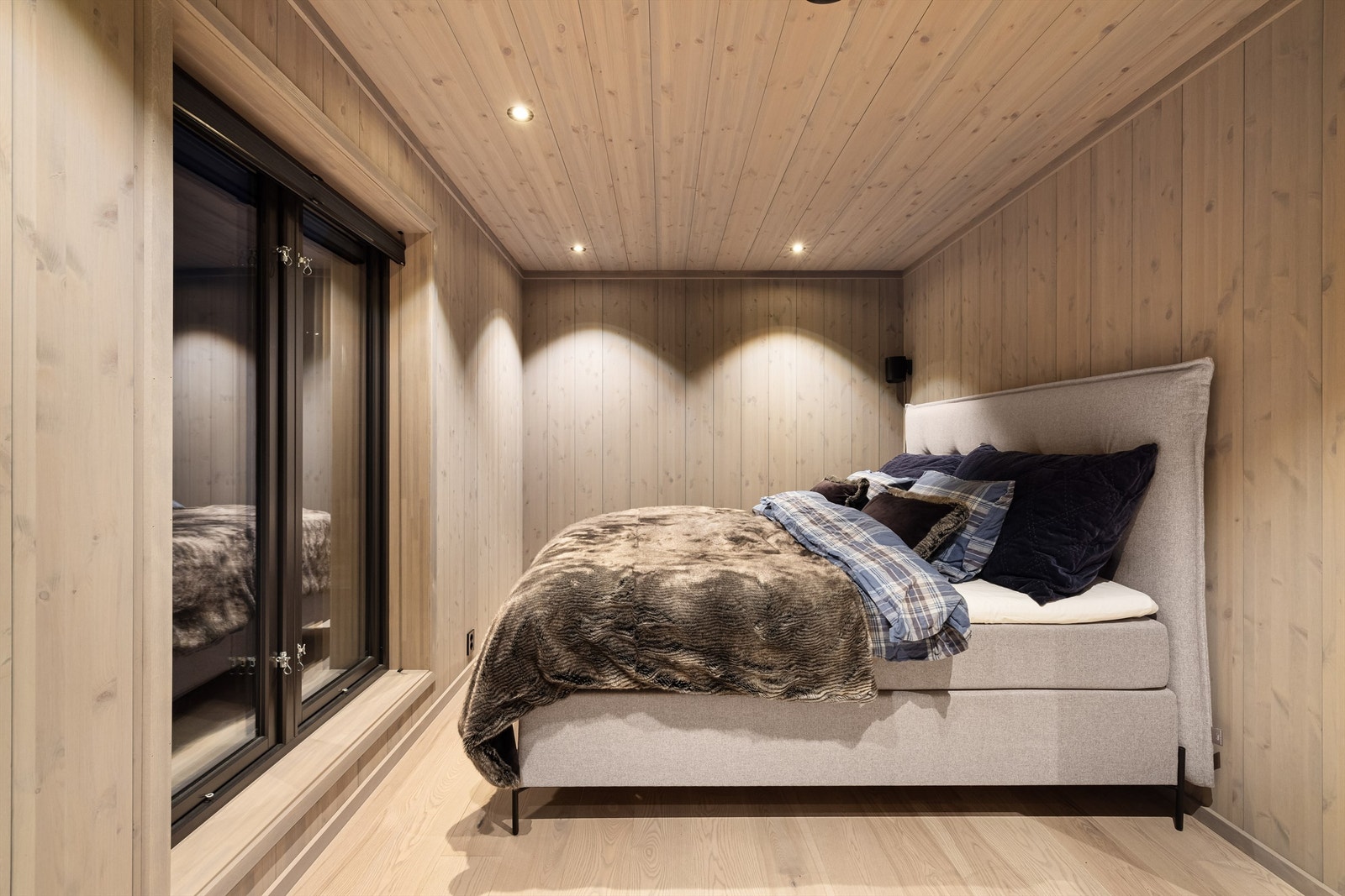 Hovedsoverom med eget garderoberom og bad. Galleribilde