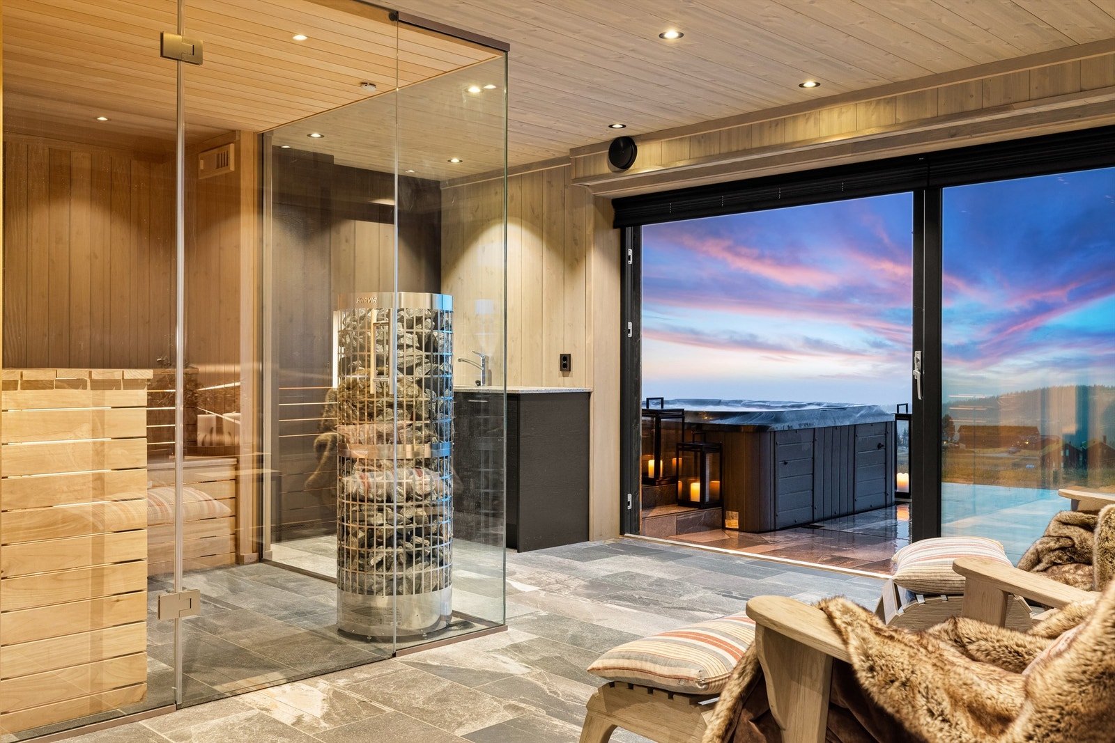 Jacuzzien på terrassen kan medfølge etter nærmere avtale. Galleribilde