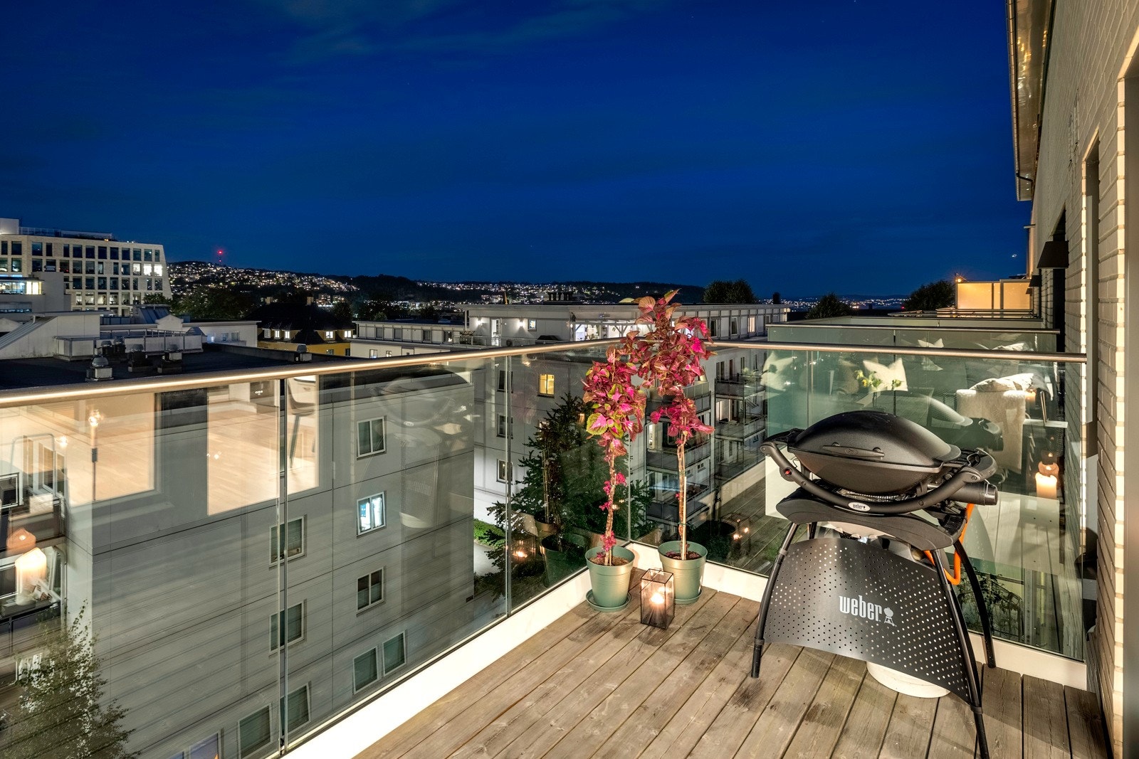 Fra stuen er det utgang til en stor balkong på ca. 9,5 kvm. Galleribilde