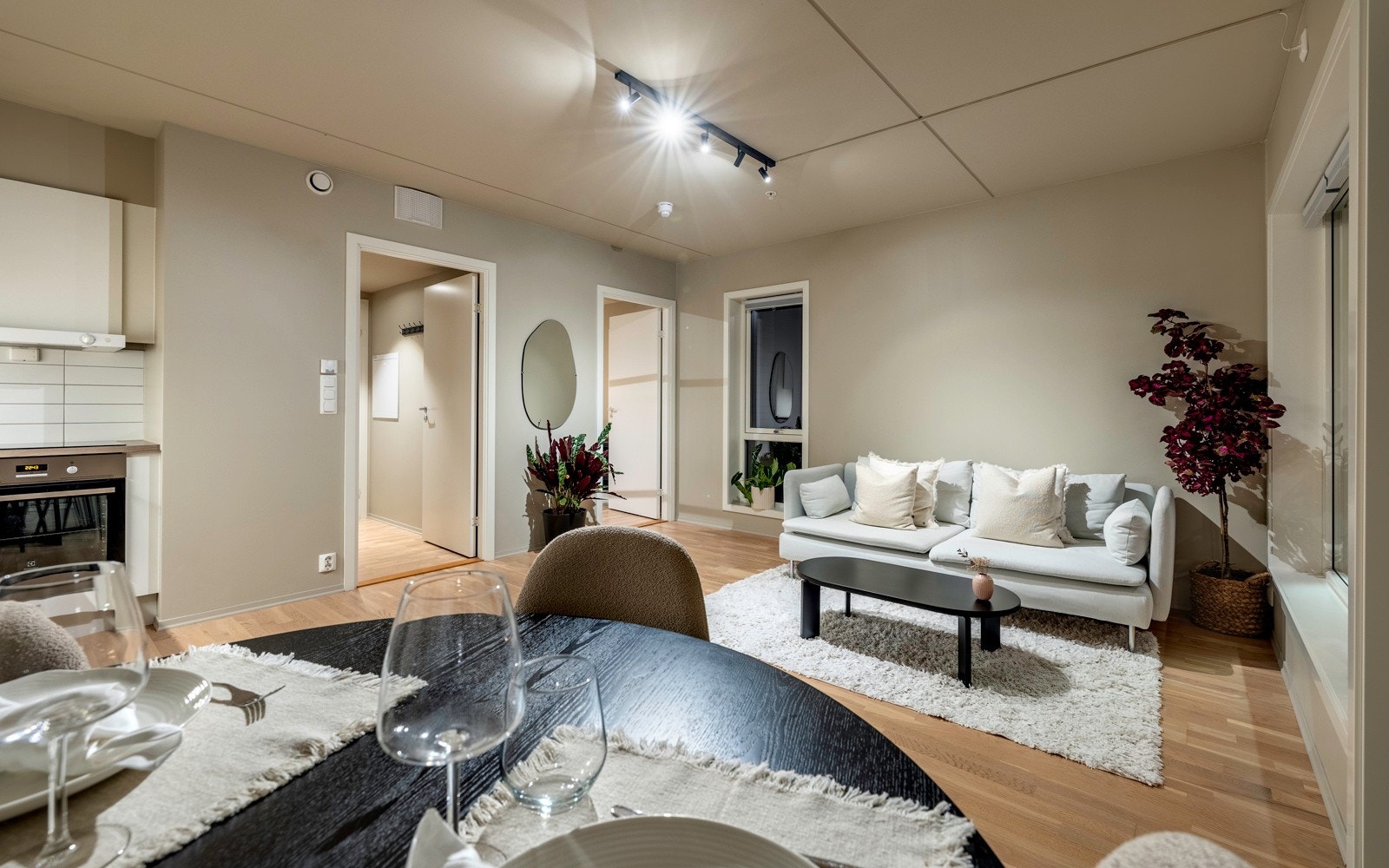 Plasseringen på hjørnet gir ekstra lysinnslipp fra vinduer på to vegger. Galleribilde