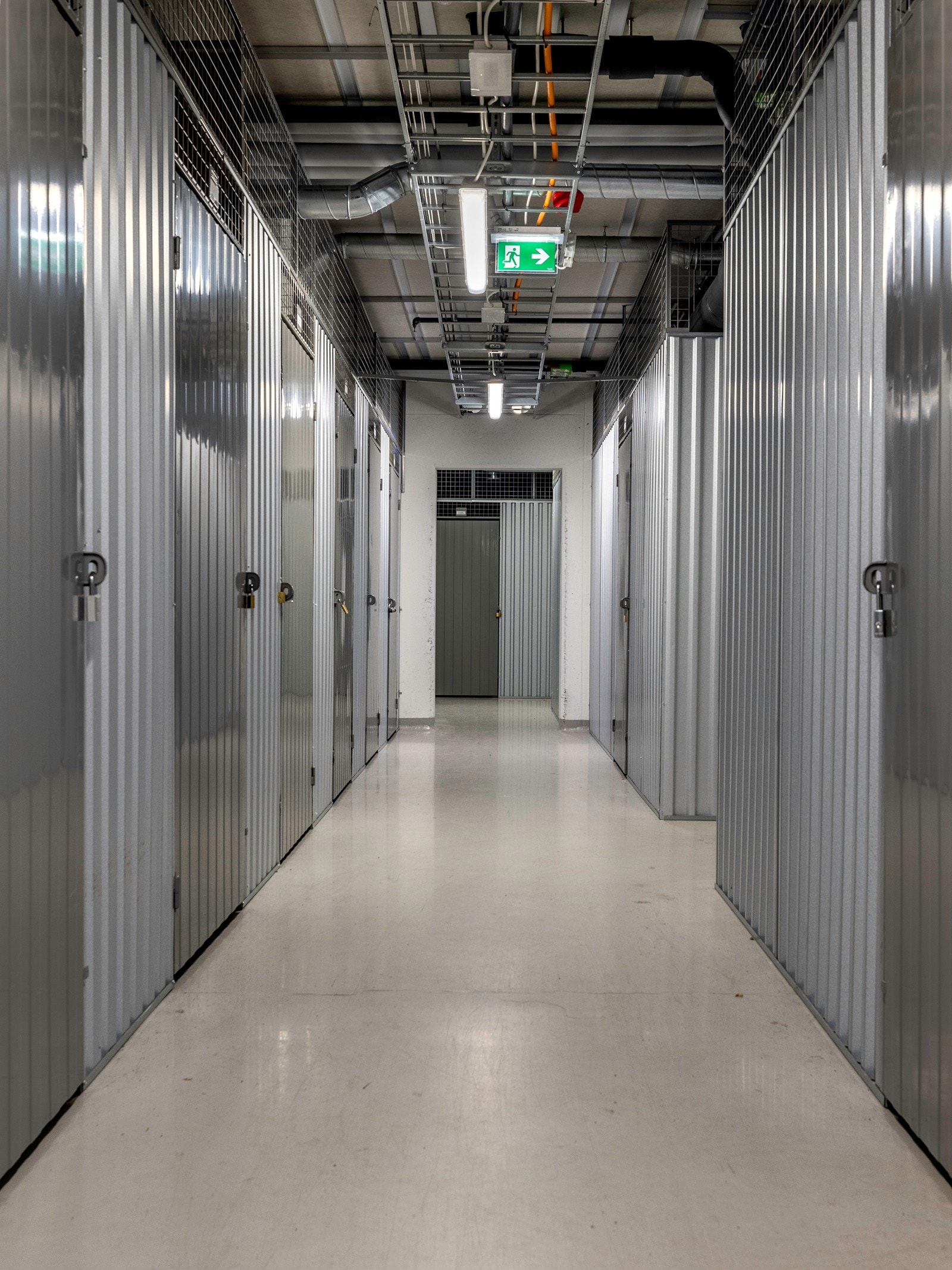 Leiligheten disponerer en stor bod på hele 8kvm i kjelleretasjen. Galleribilde