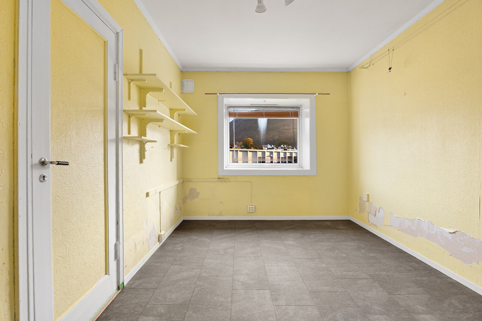 Det største soverommet har tilkomst både fra stue og entré/gang. Galleribilde