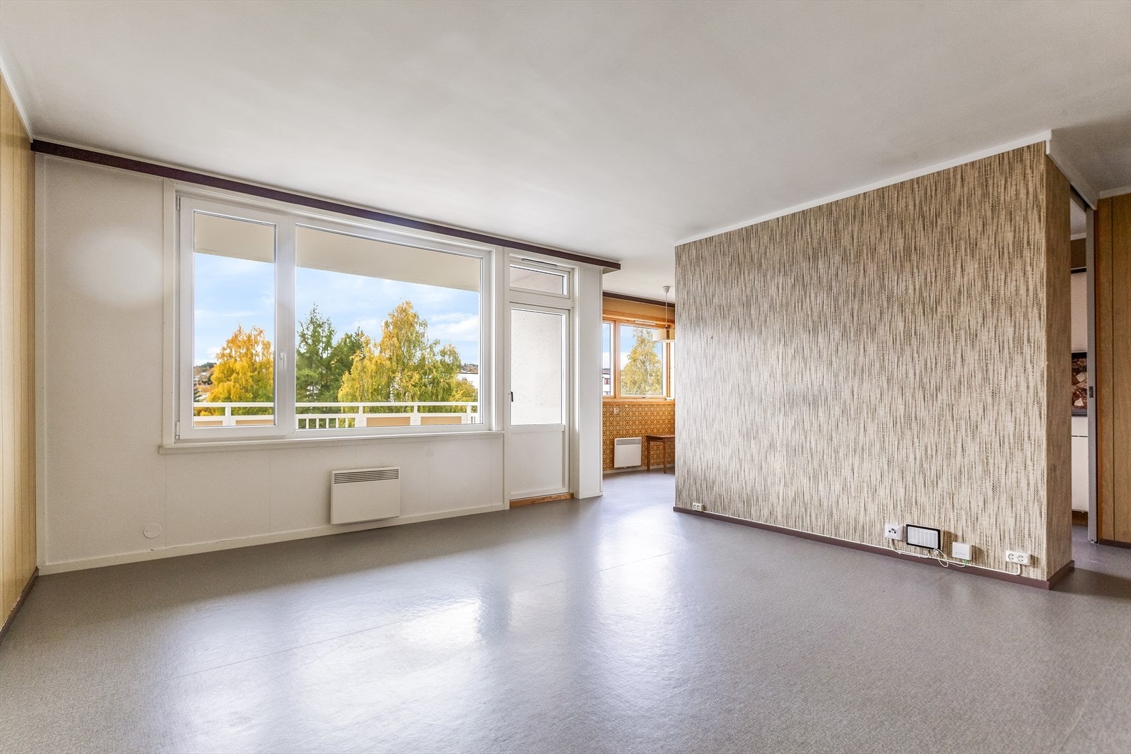 Velkommen til Midteggen 14d. Romslig toroms leilighet i toppetasjen av bygget. Vestvendt og solrik balkong Galleribilde