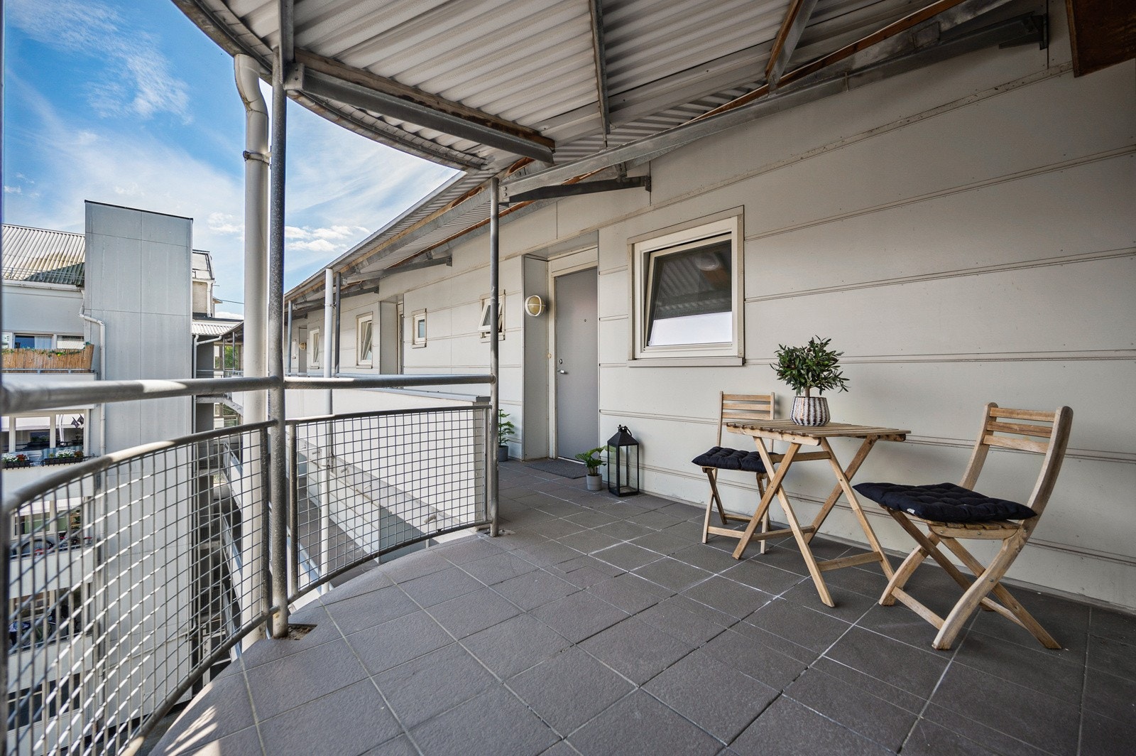 Koselig svalgang forbi leilighetene. Galleribilde