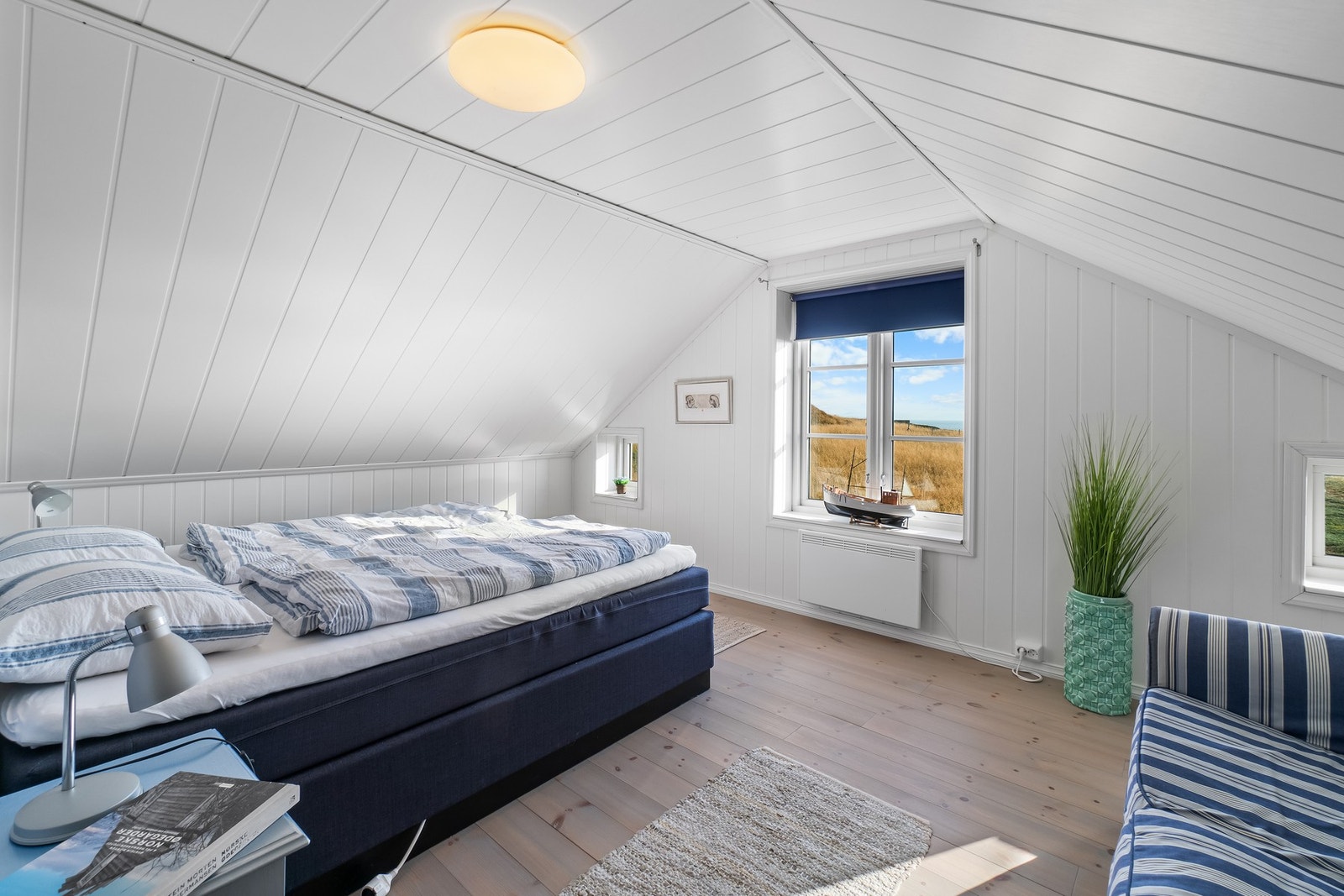 Hovedsoverommet vender mot sør og har fantastisk utsikt. Galleribilde