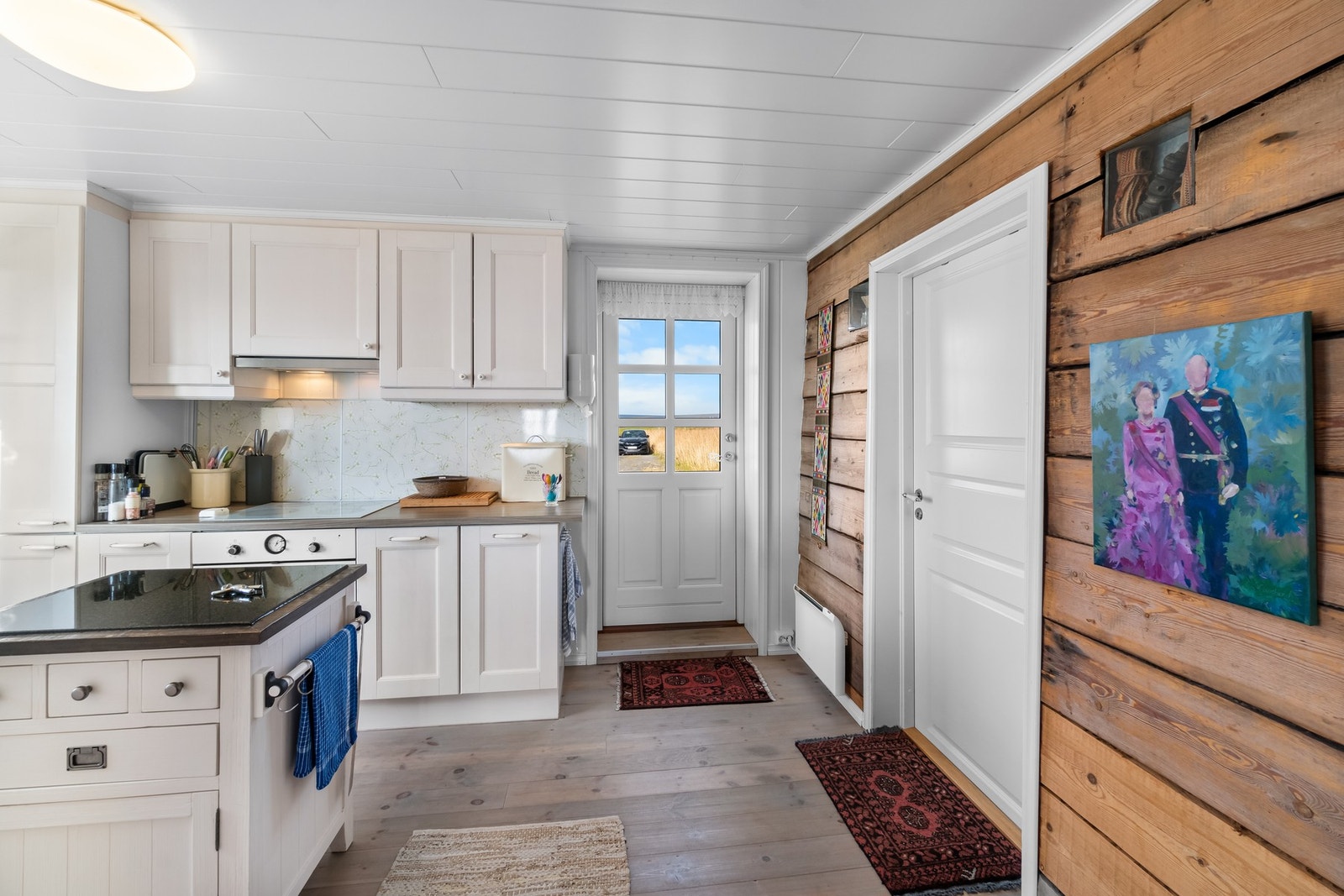 Ved kjøkkenet er det også utgang til platten mot nord. Galleribilde