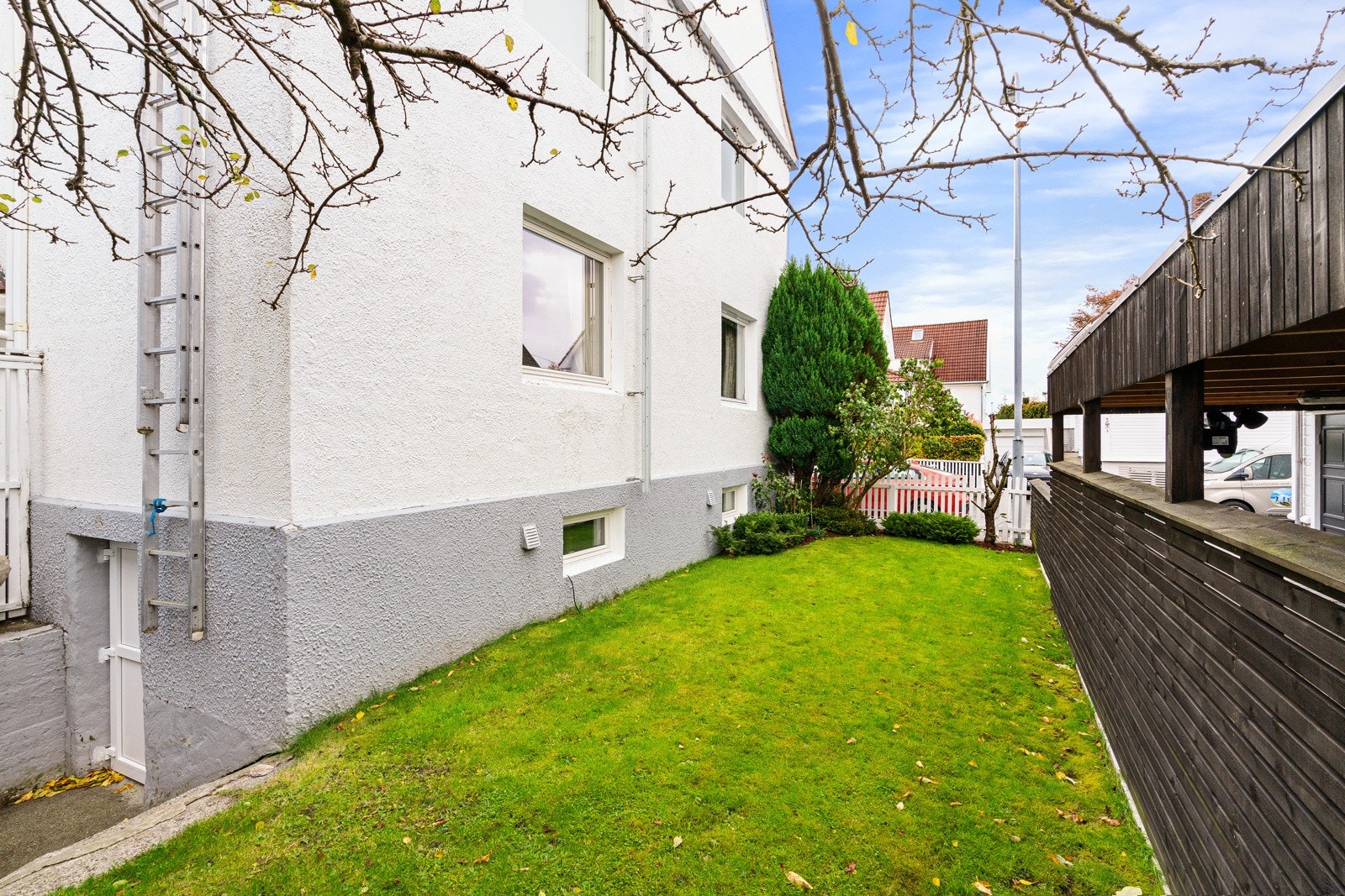 Felles, skjermet hage mot sørøst og sørvest. Galleribilde