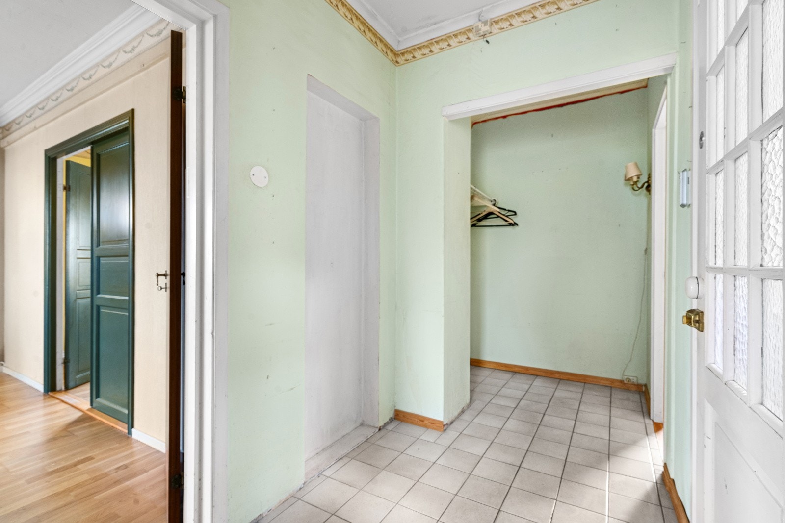 Stor entré med gode lagringsmuligheter. Galleribilde