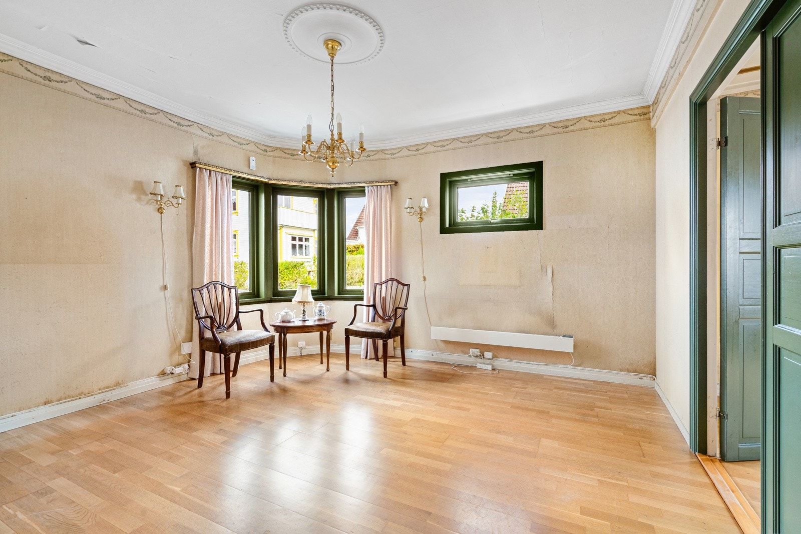 Drømmer du om å skape ditt eget unike hjem? Vi har den perfekte oppussingsleiligheten for deg! Galleribilde