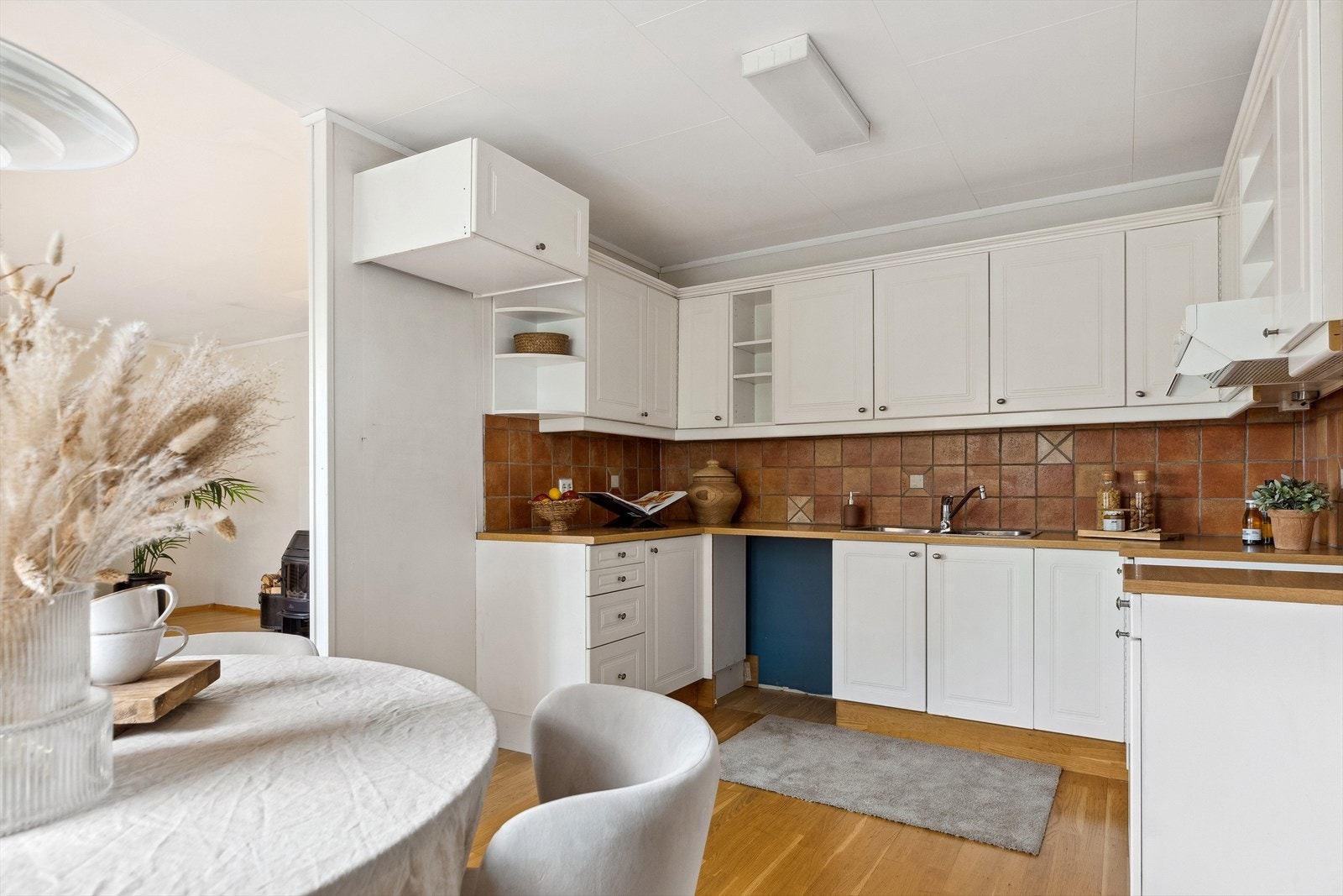 Selve kjøkkeninnredningen er original og har god plass til kjøkkenutstyret. Galleribilde