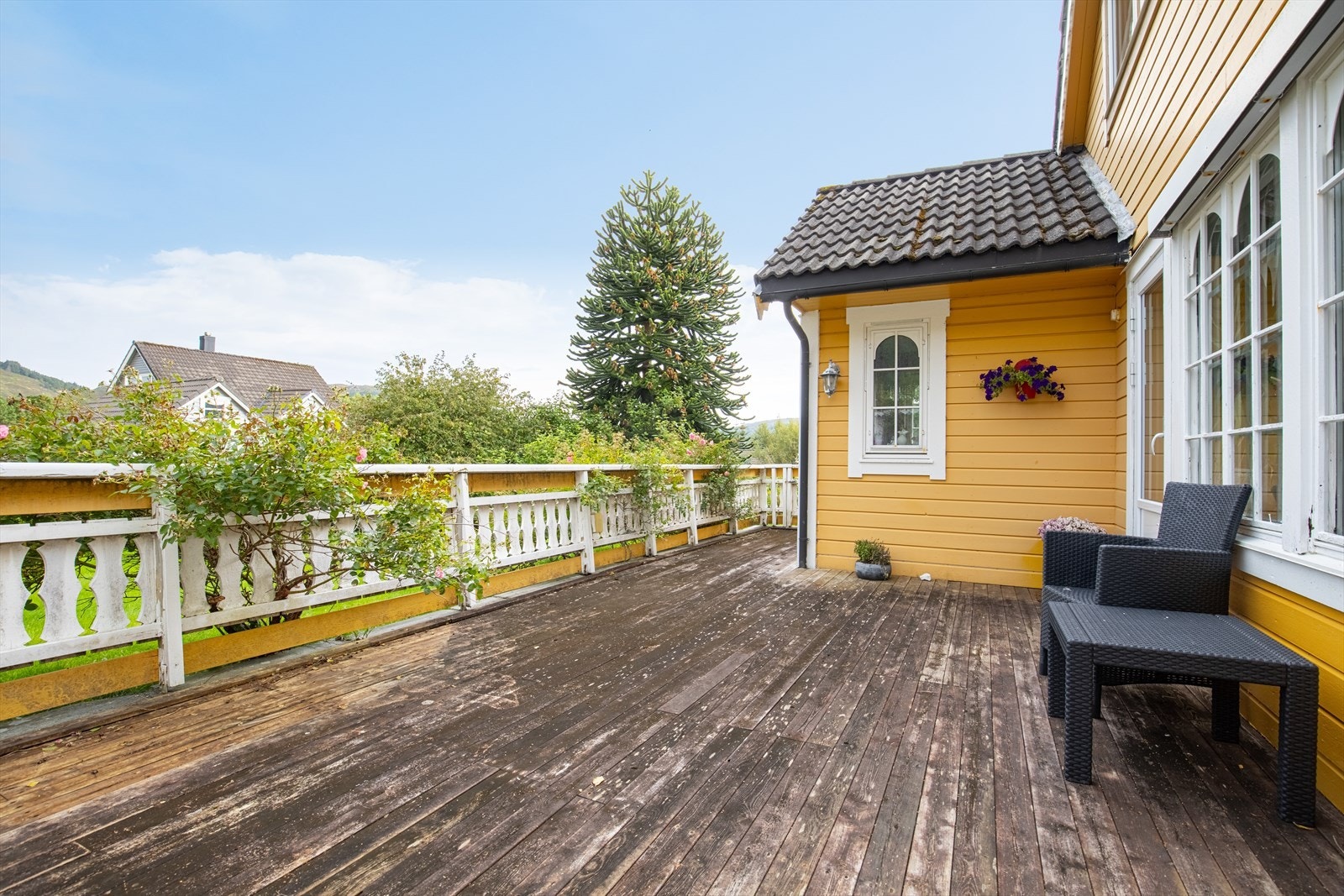 God plass for hagemøbler og grill Galleribilde