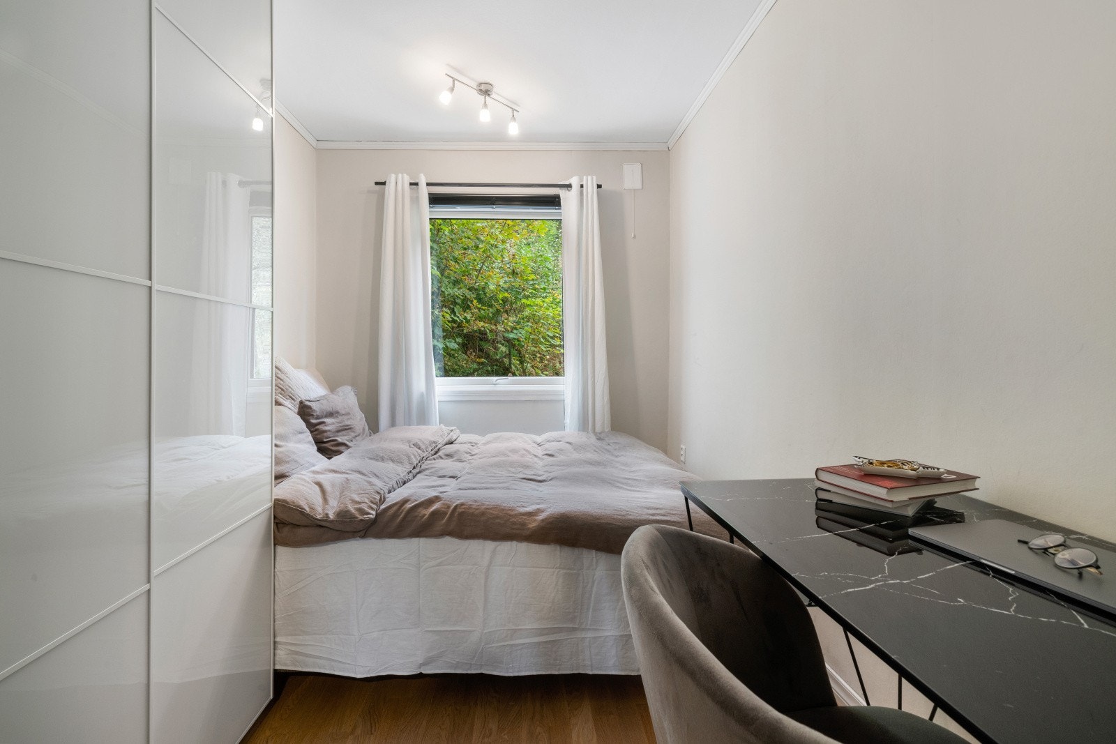 Soverom nr. 2 er målt til 8,3 kvm. Galleribilde