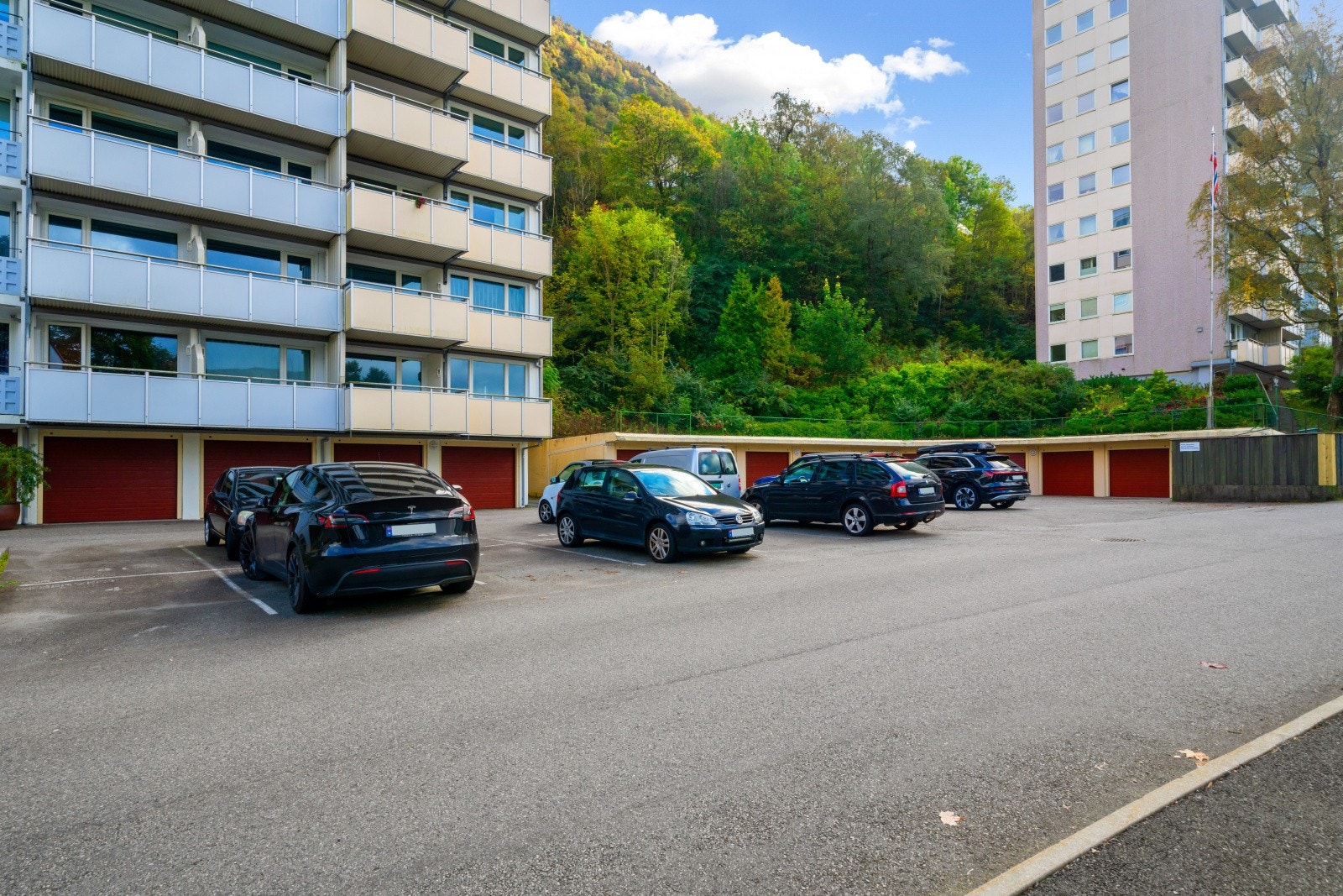 Mulighet for parkeringsplass. Venteliste. Galleribilde