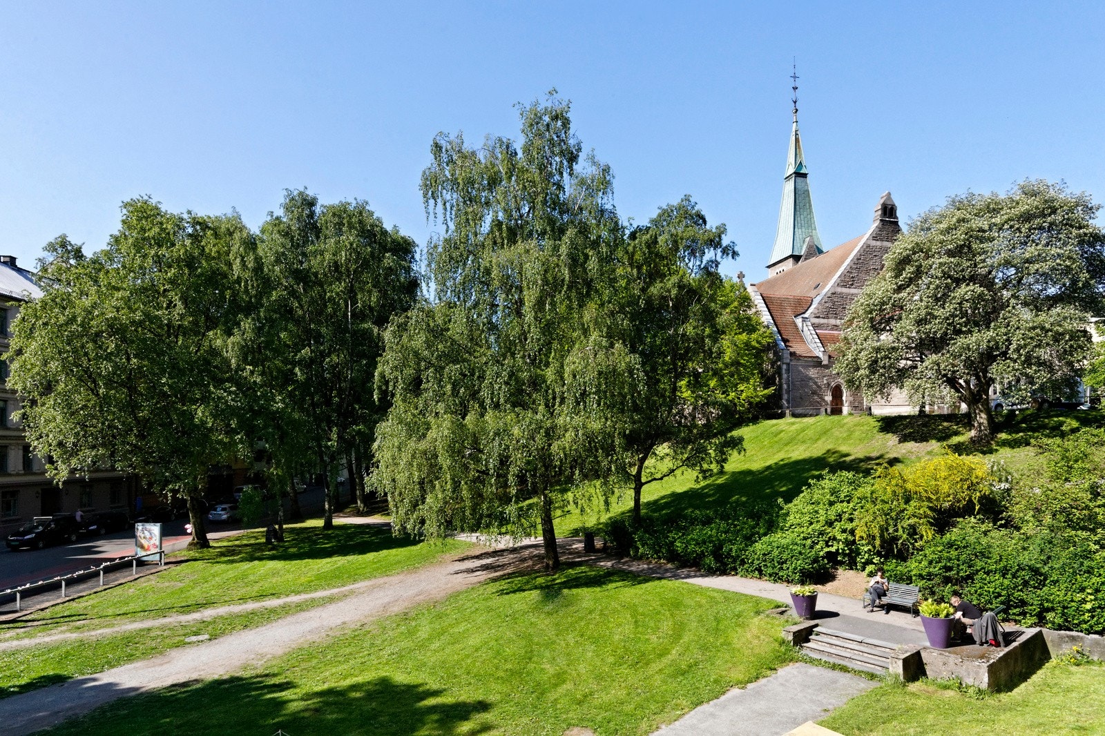 St. Hanshaugen park har store rekreasjonsområder sommer som vinter Galleribilde
