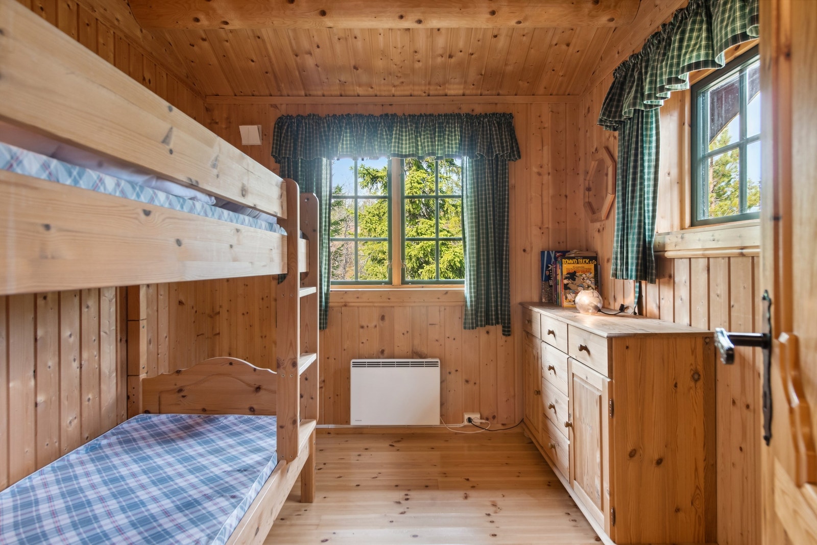 Soverom 2 i hytta, også dette av god størrelse Galleribilde